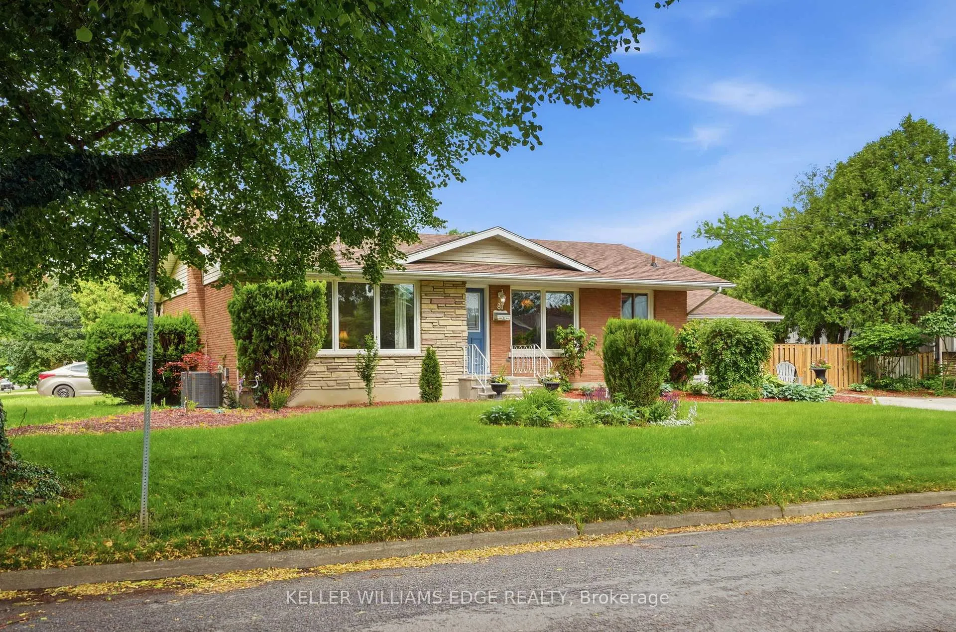 Photo 3 of 81 Leaside Drive, St. Catharines, Carlton/Bunting — HOMEH