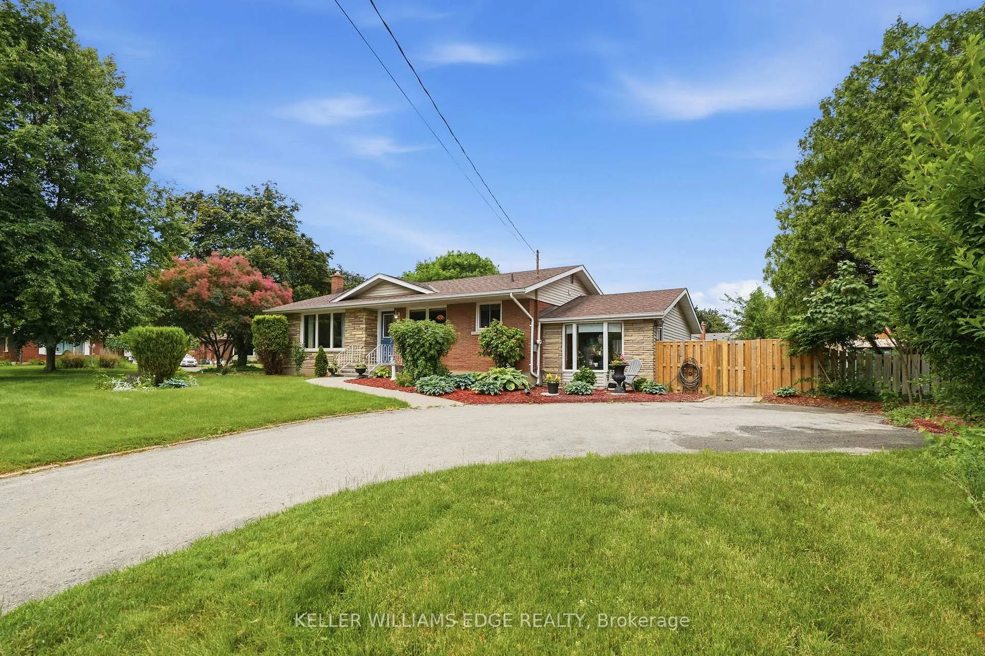Photo 4 of 81 Leaside Drive, St. Catharines, Carlton/Bunting — HOMEH
