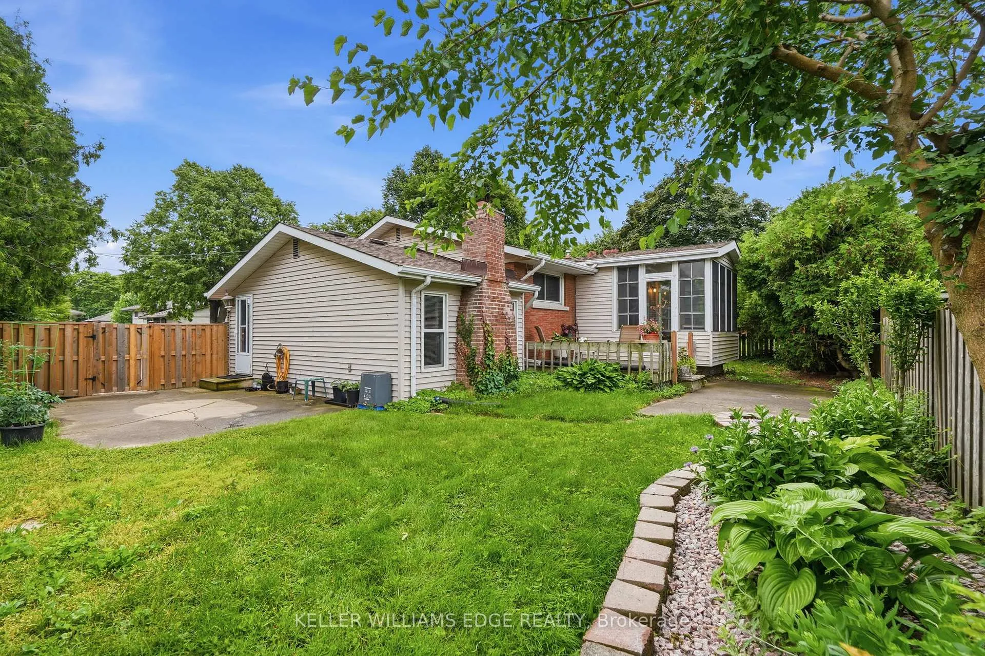 Photo 48 of 81 Leaside Drive, St. Catharines, Carlton/Bunting — HOMEH