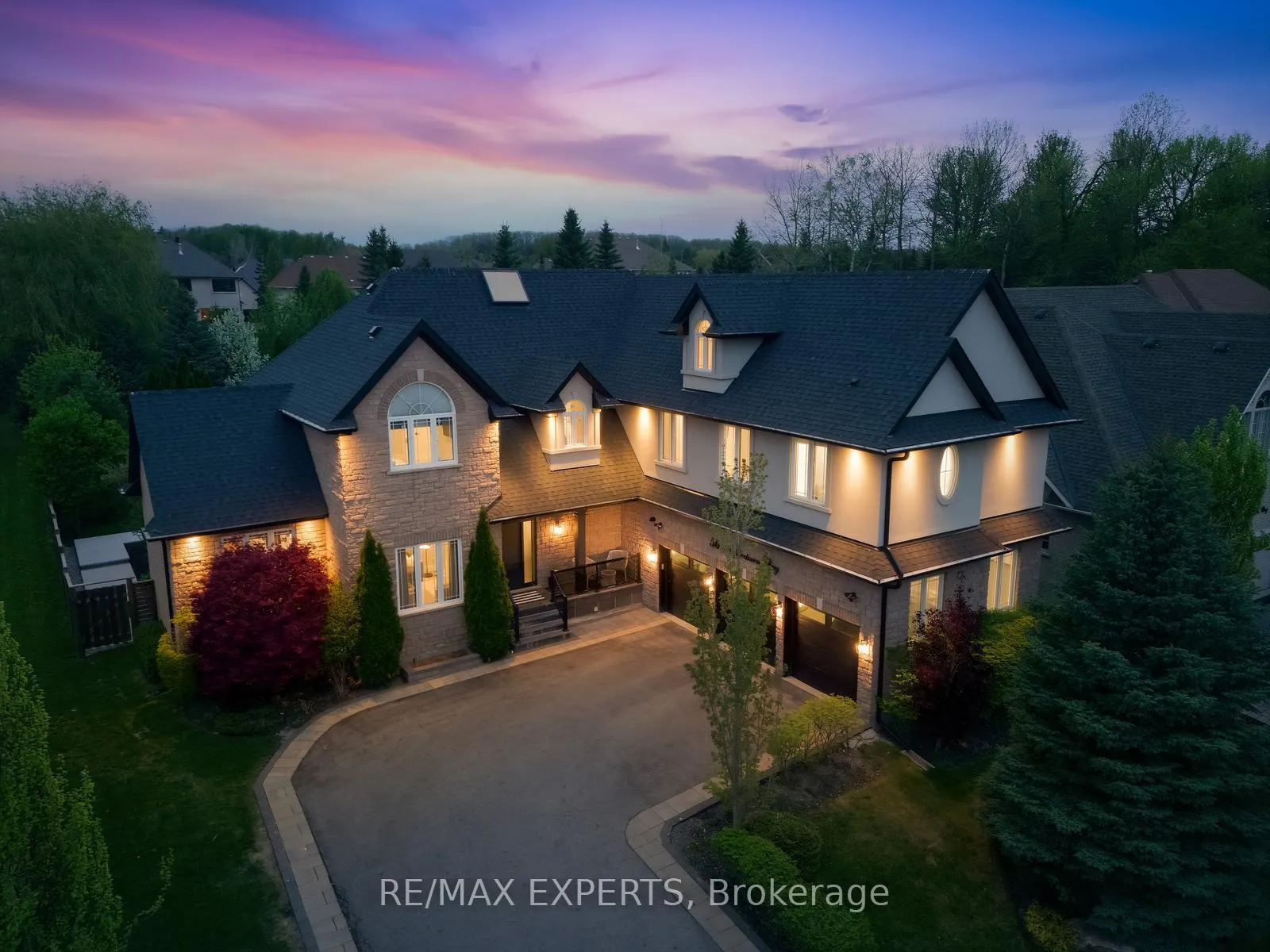 Photo 2 of 56 Mapledown Way, Vaughan, Rural Vaughan — HOMEH