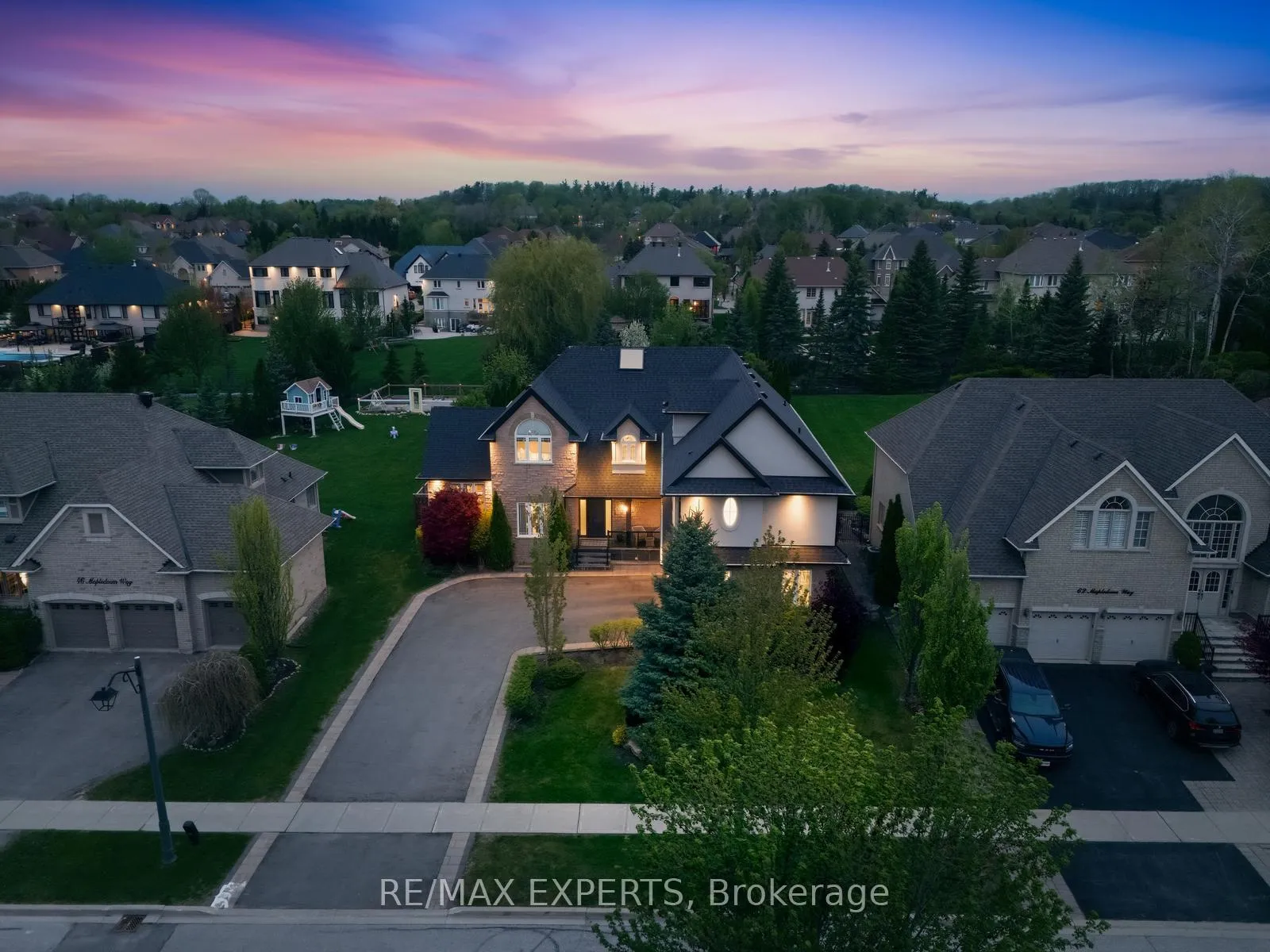 Photo 3 of 56 Mapledown Way, Vaughan, Rural Vaughan — HOMEH