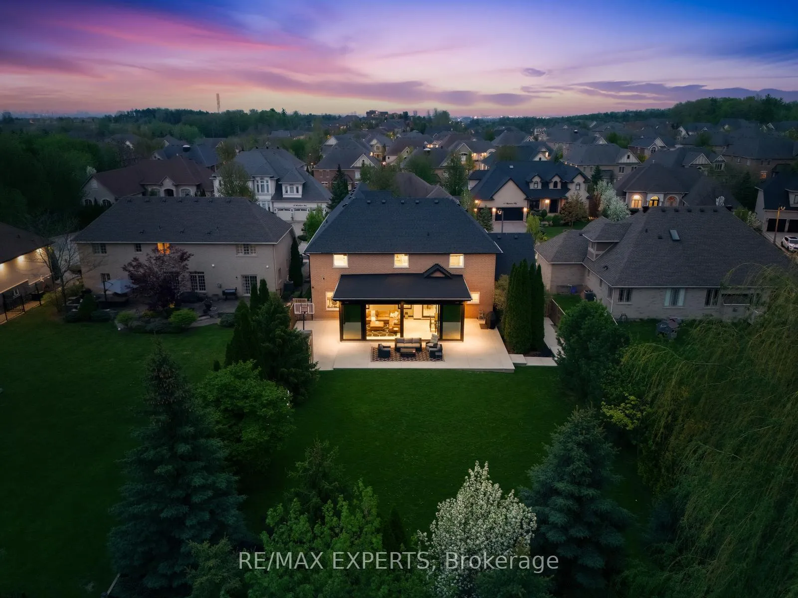 Photo 5 of 56 Mapledown Way, Vaughan, Rural Vaughan — HOMEH
