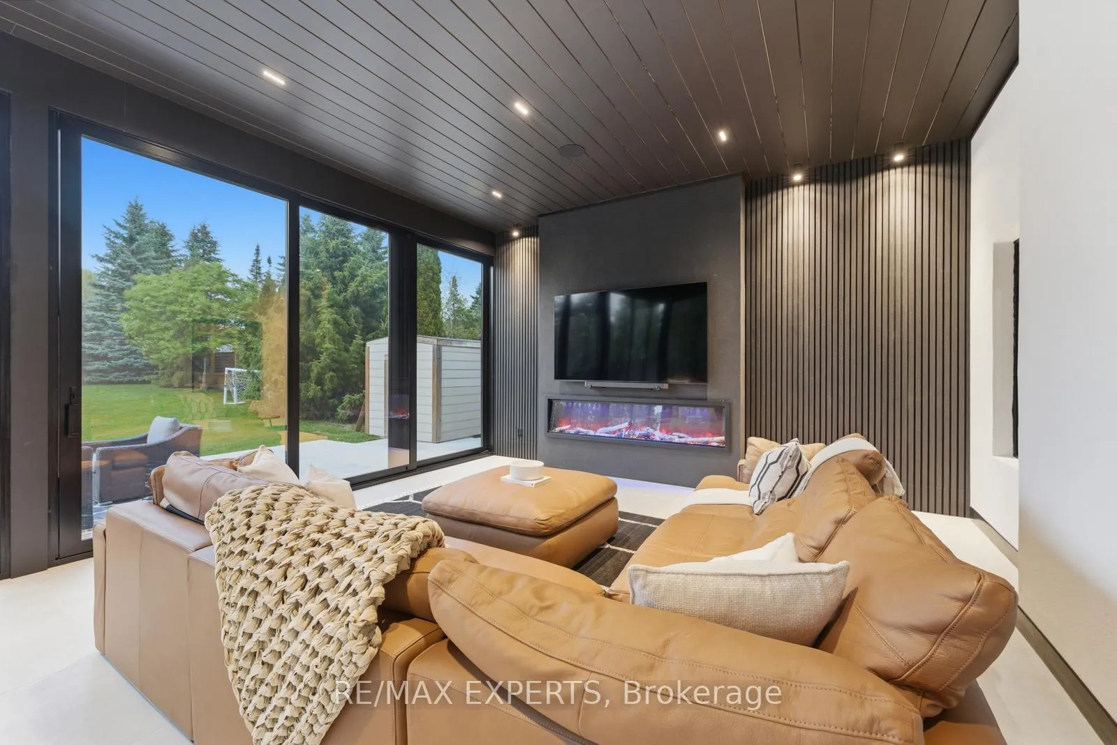 Photo 8 of 56 Mapledown Way, Vaughan, Rural Vaughan — HOMEH