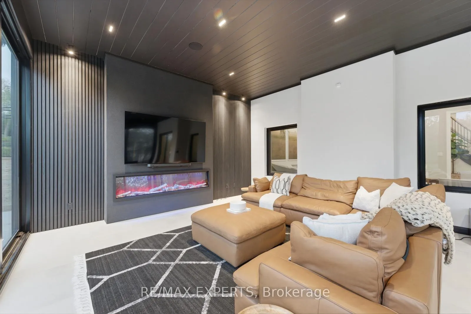 Photo 10 of 56 Mapledown Way, Vaughan, Rural Vaughan — HOMEH