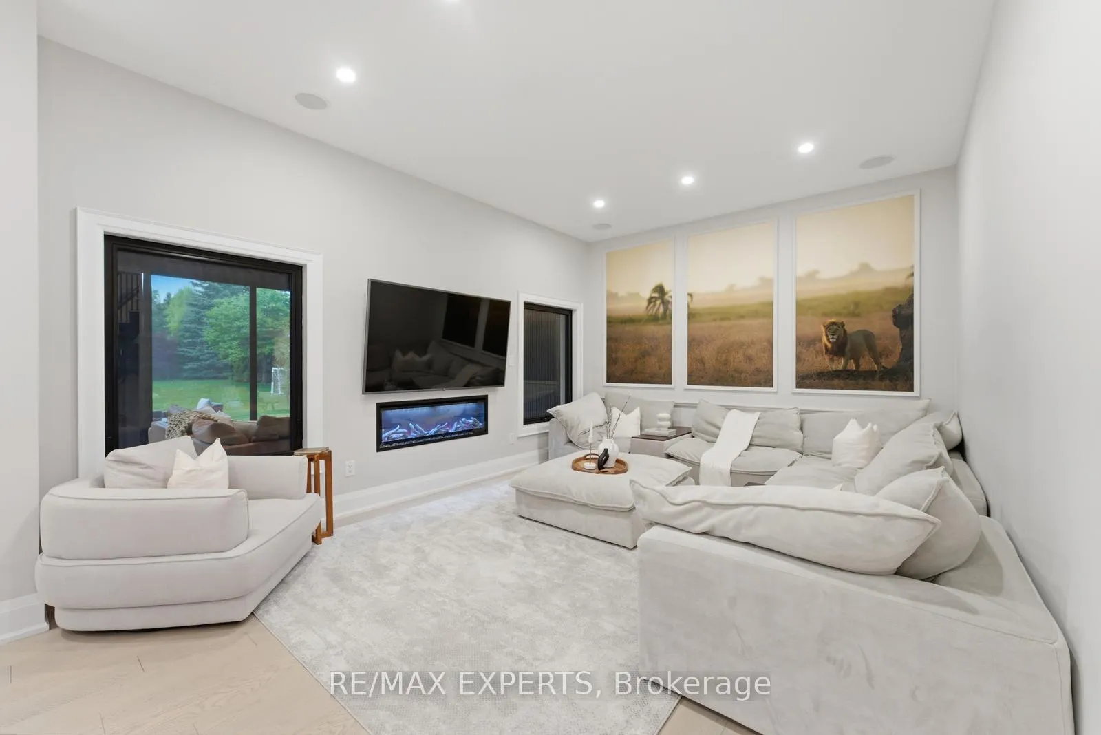 Photo 16 of 56 Mapledown Way, Vaughan, Rural Vaughan — HOMEH