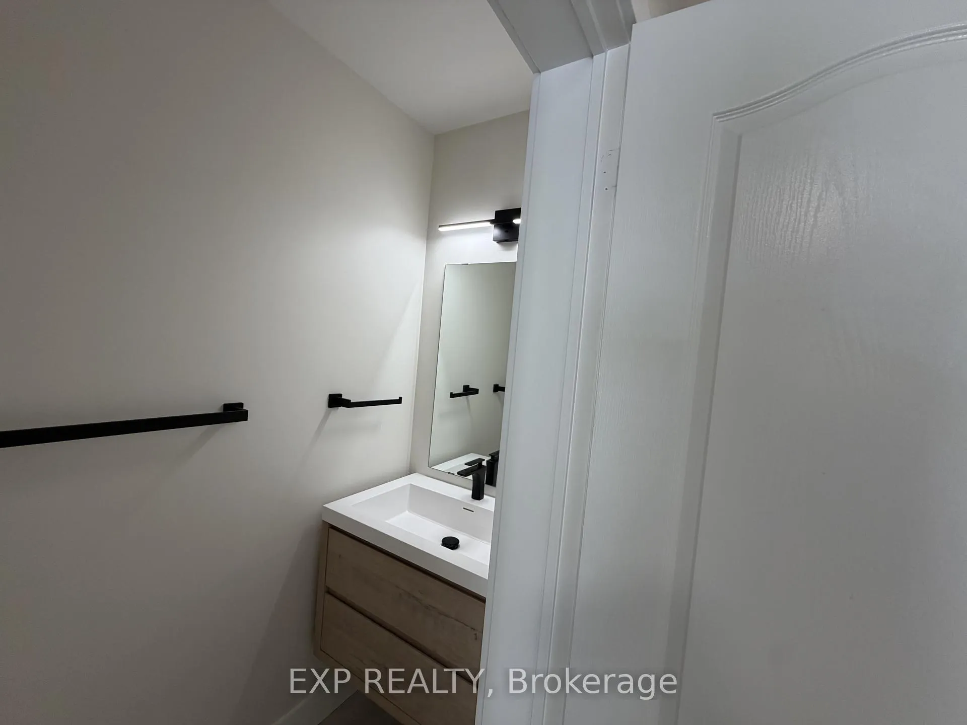Photo 5 of 3964 Stardust Drive, Mississauga, Churchill Meadows — HOMEH