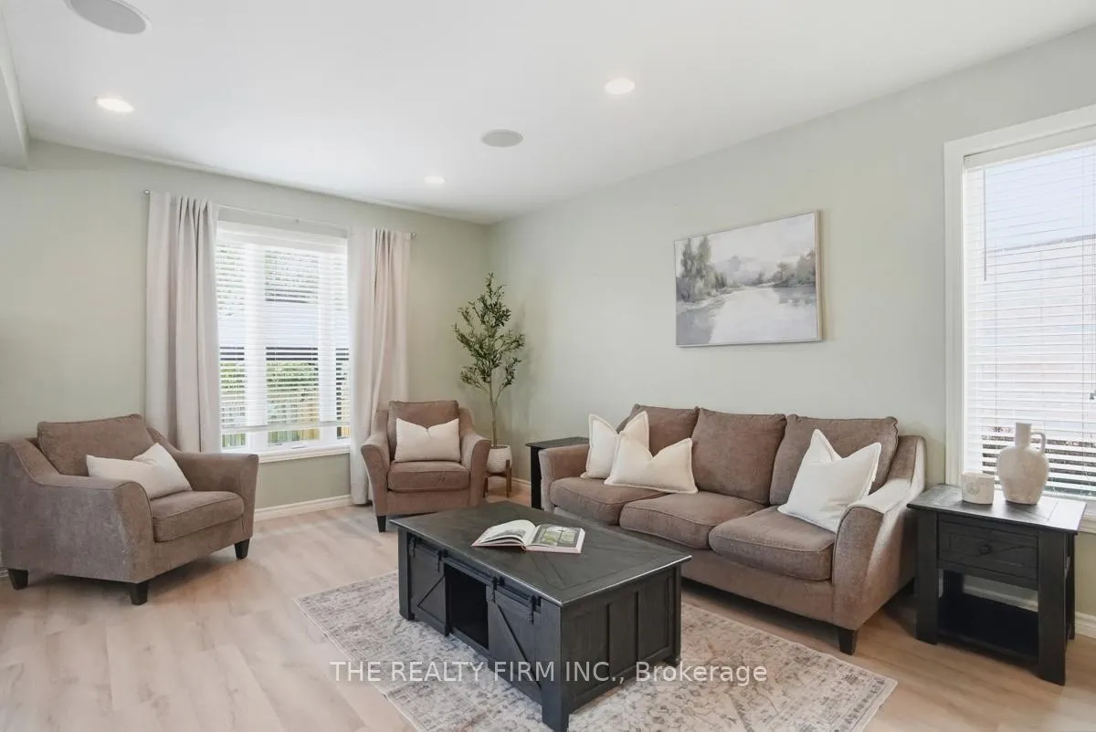 Photo 17 of 2019 Springridge Drive, London, North C — HOMEH