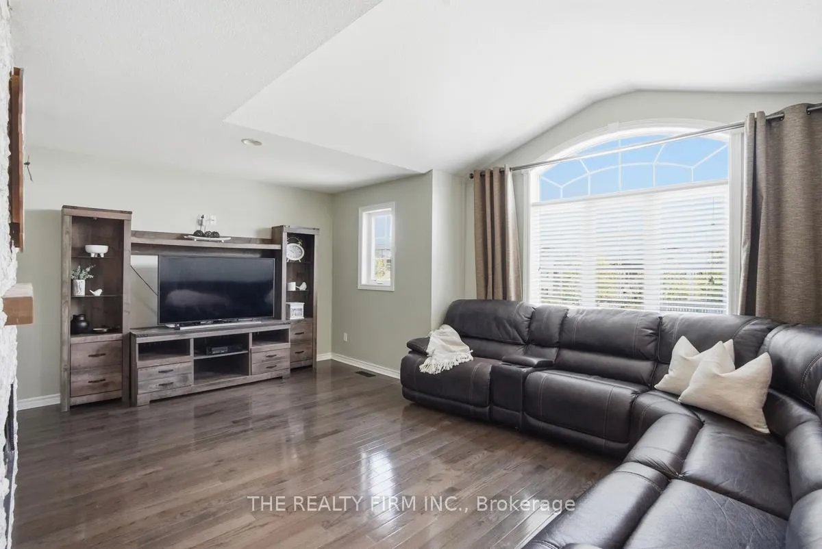 Photo 27 of 2019 Springridge Drive, London, North C — HOMEH