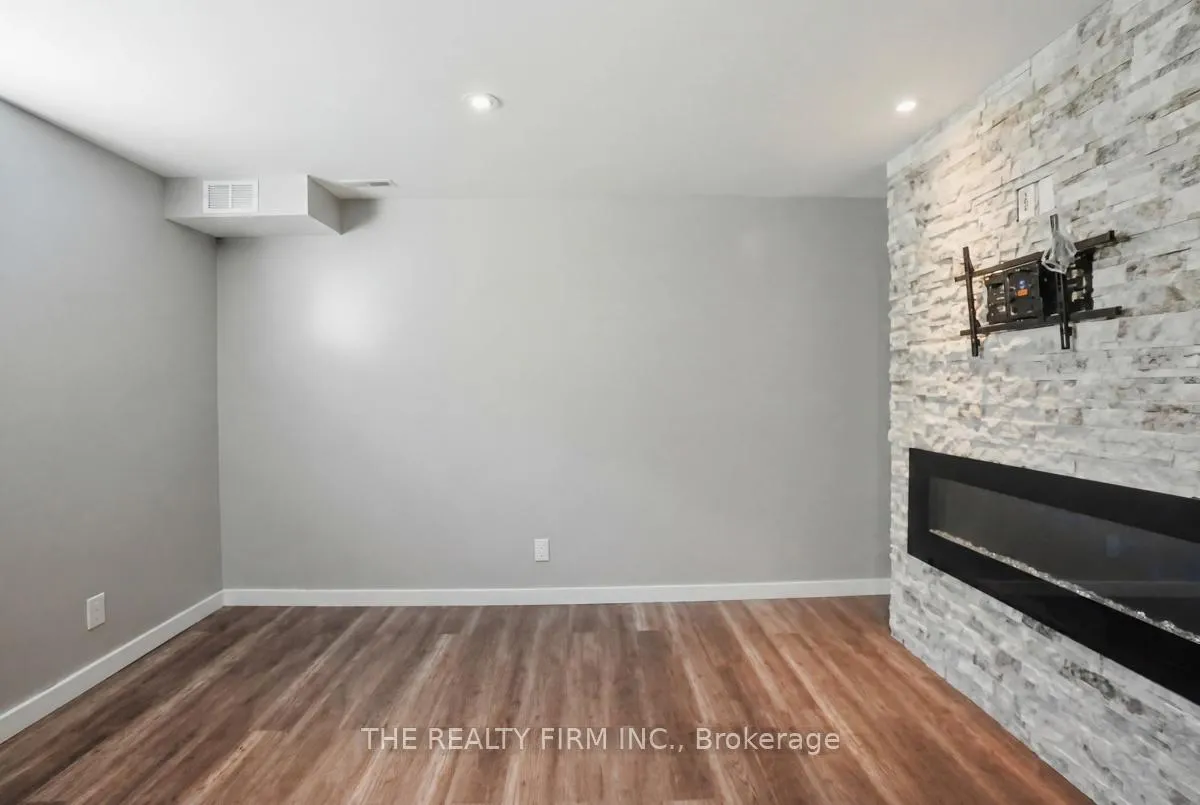 Photo 39 of 2019 Springridge Drive, London, North C — HOMEH