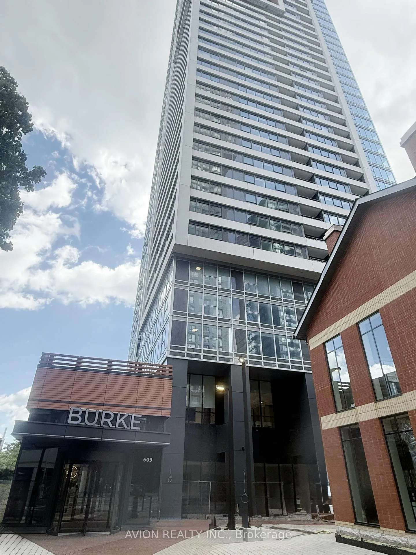 Front of Unit 3705, 609 Sherbourne Street