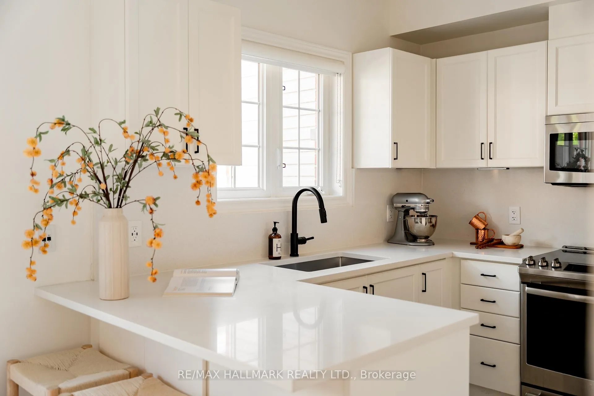 Photo 15 of 31 Carnahan Terrace, Toronto, East End-Danforth — HOMEH
