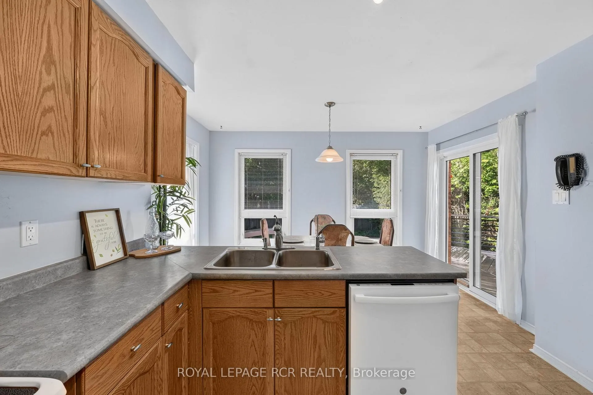 Photo 10 of 480 College Avenue, Orangeville — HOMEH