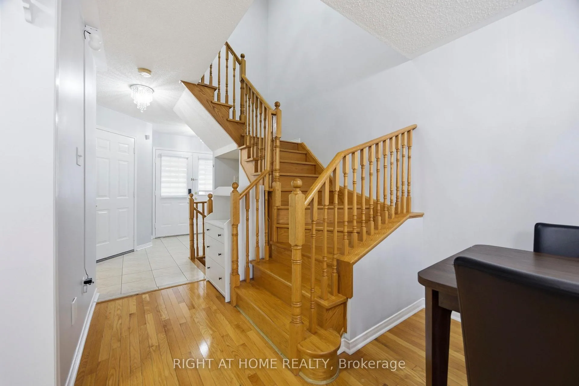 Photo 2 of 1064 Pepperidge Cross, Mississauga, Meadowvale Village — HOMEH