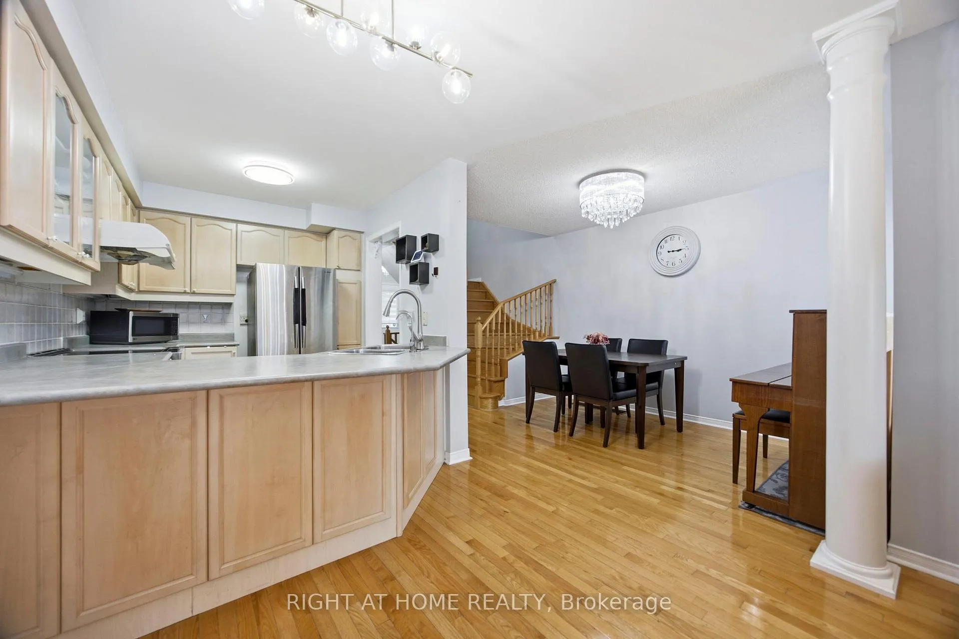 Photo 6 of 1064 Pepperidge Cross, Mississauga, Meadowvale Village — HOMEH