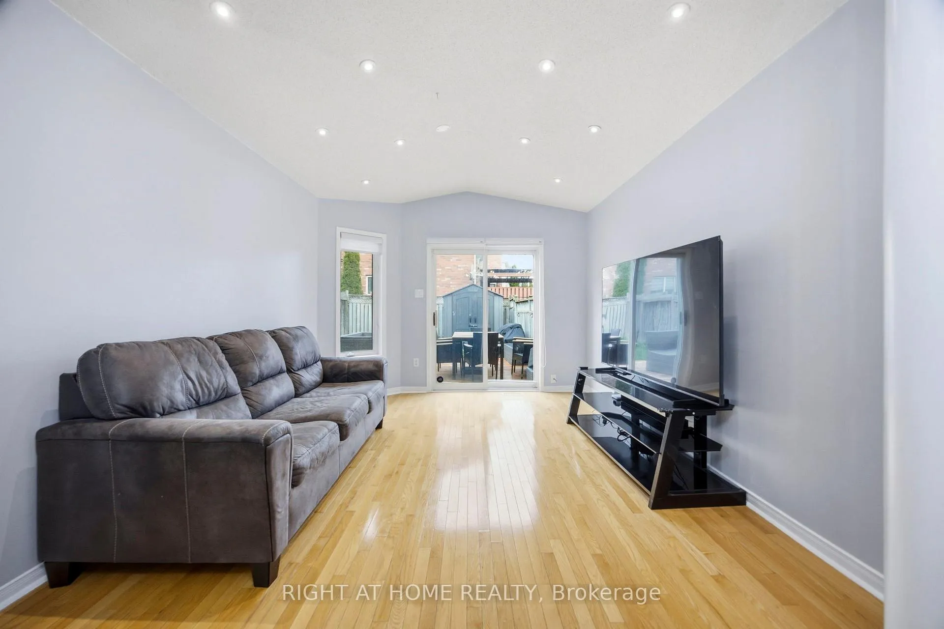 Photo 9 of 1064 Pepperidge Cross, Mississauga, Meadowvale Village — HOMEH