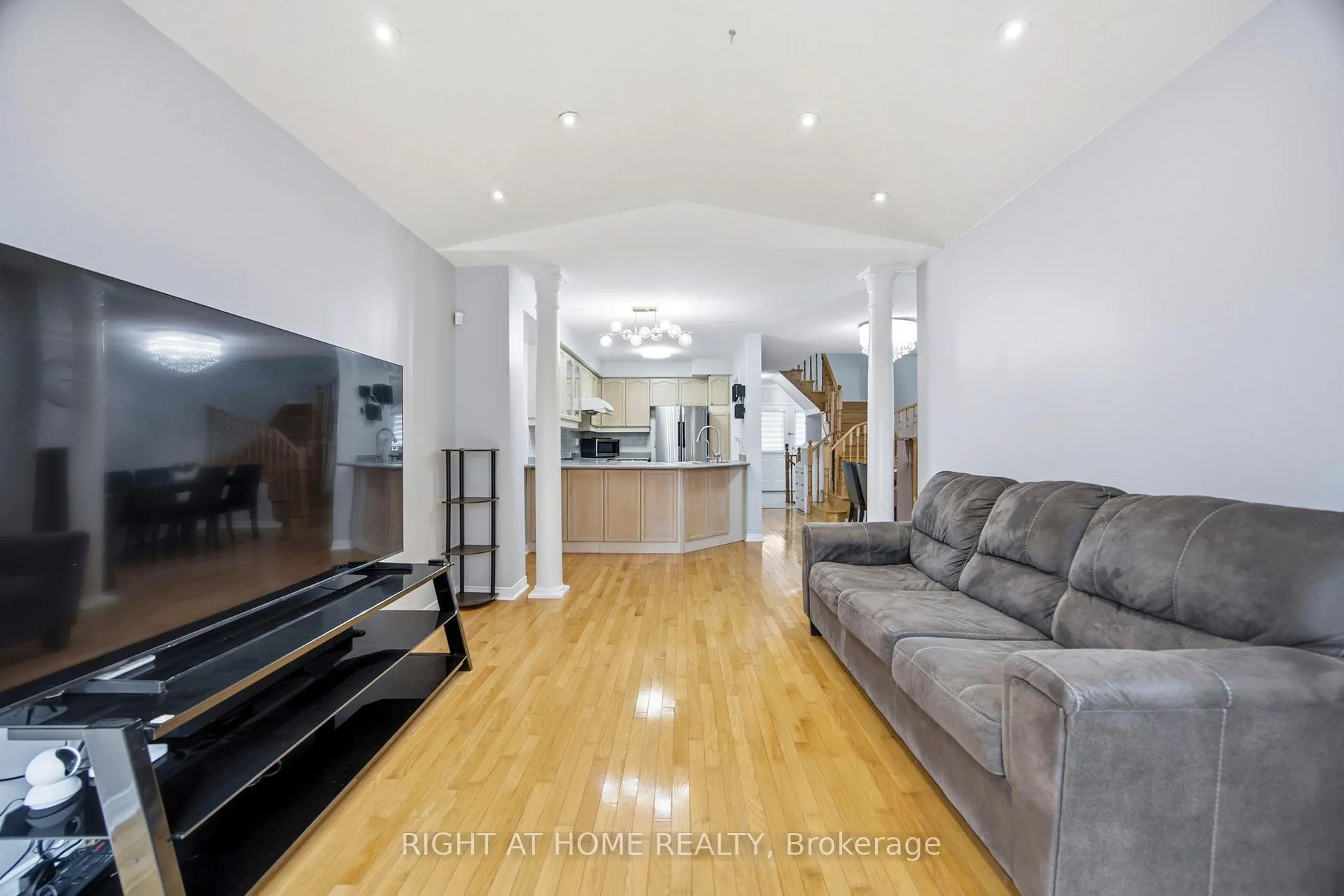 Photo 10 of 1064 Pepperidge Cross, Mississauga, Meadowvale Village — HOMEH