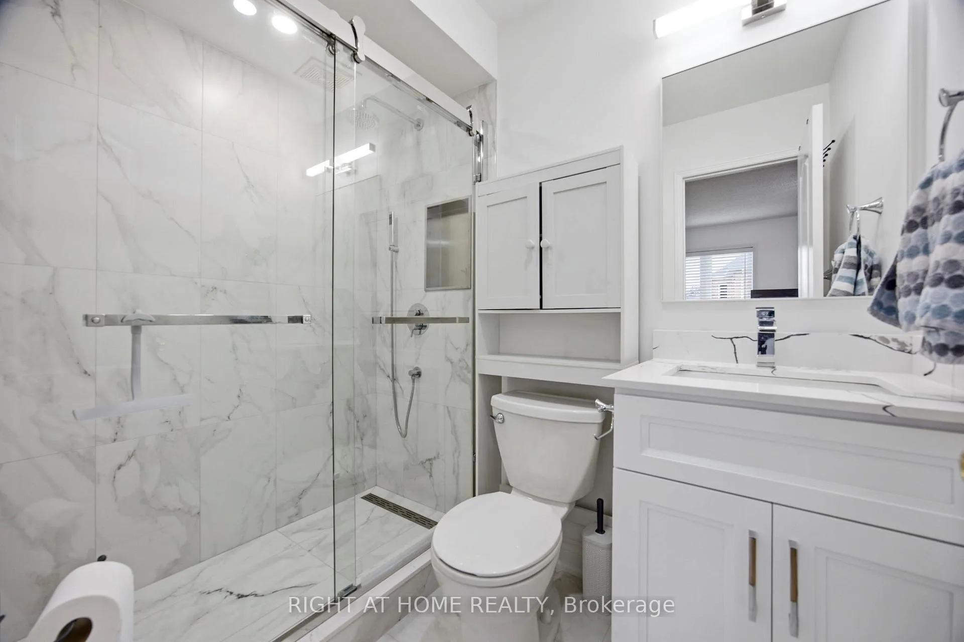 Photo 12 of 1064 Pepperidge Cross, Mississauga, Meadowvale Village — HOMEH