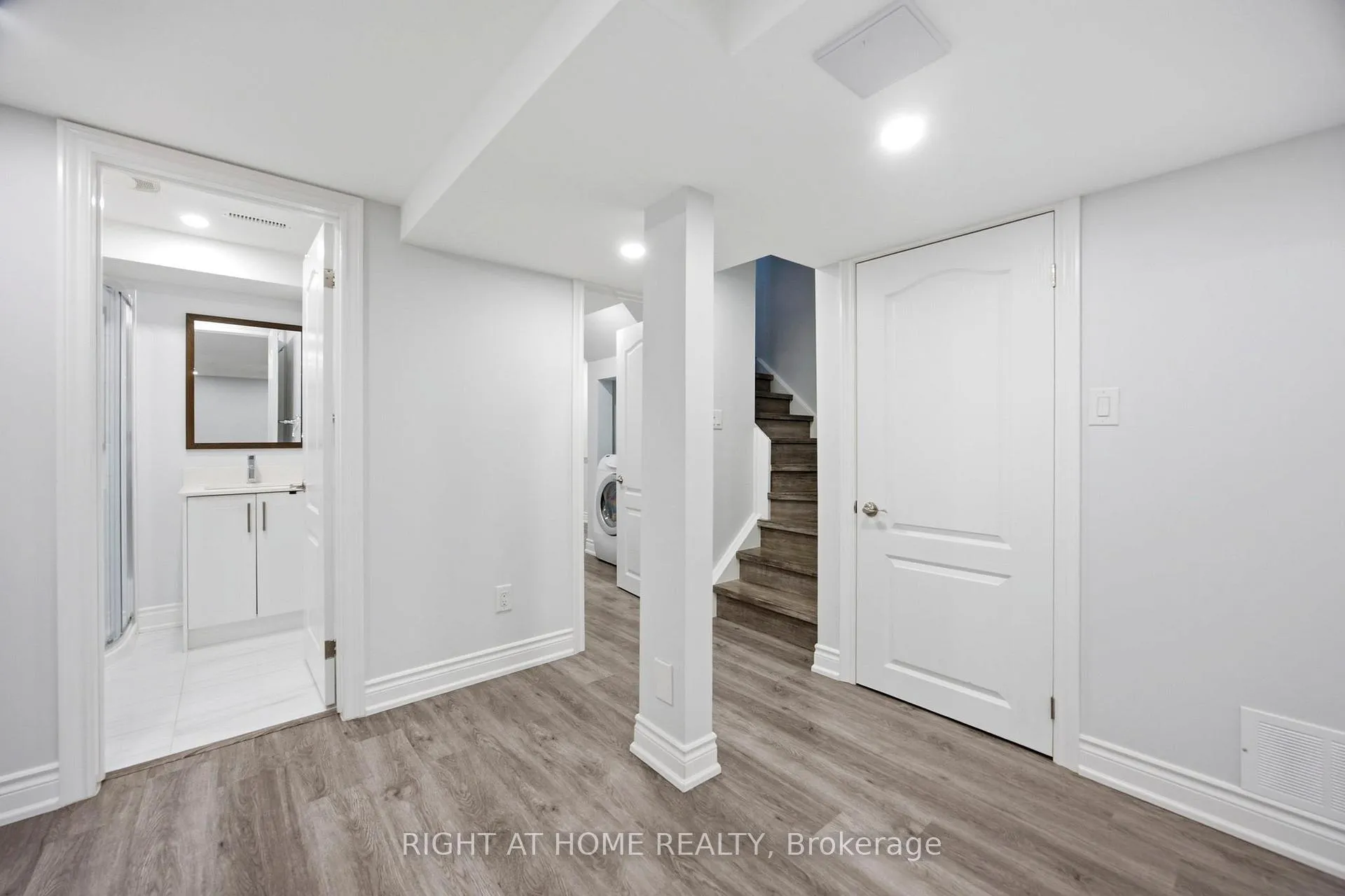 Photo 16 of 1064 Pepperidge Cross, Mississauga, Meadowvale Village — HOMEH