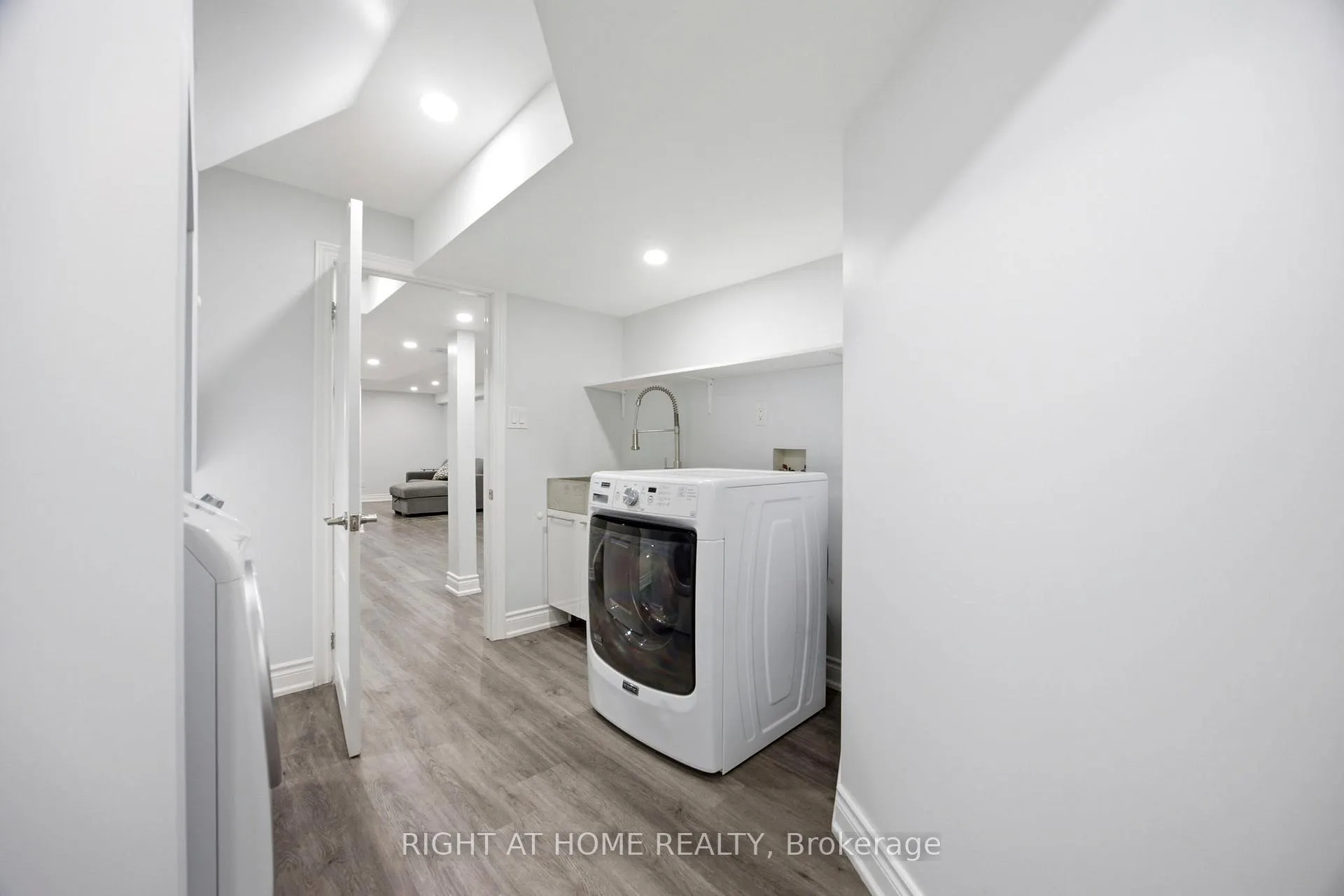 Photo 20 of 1064 Pepperidge Cross, Mississauga, Meadowvale Village — HOMEH