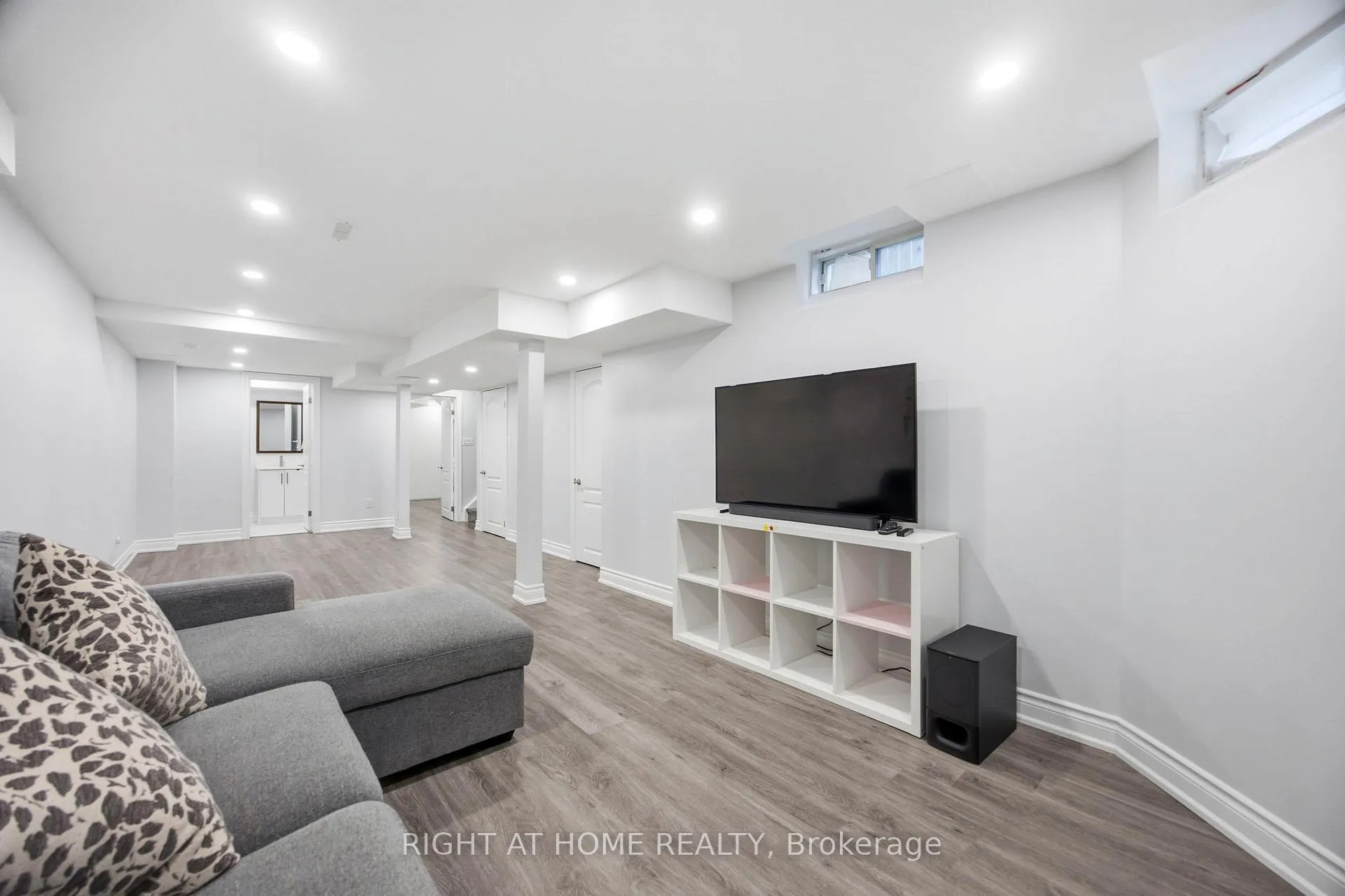 Photo 17 of 1064 Pepperidge Cross, Mississauga, Meadowvale Village — HOMEH