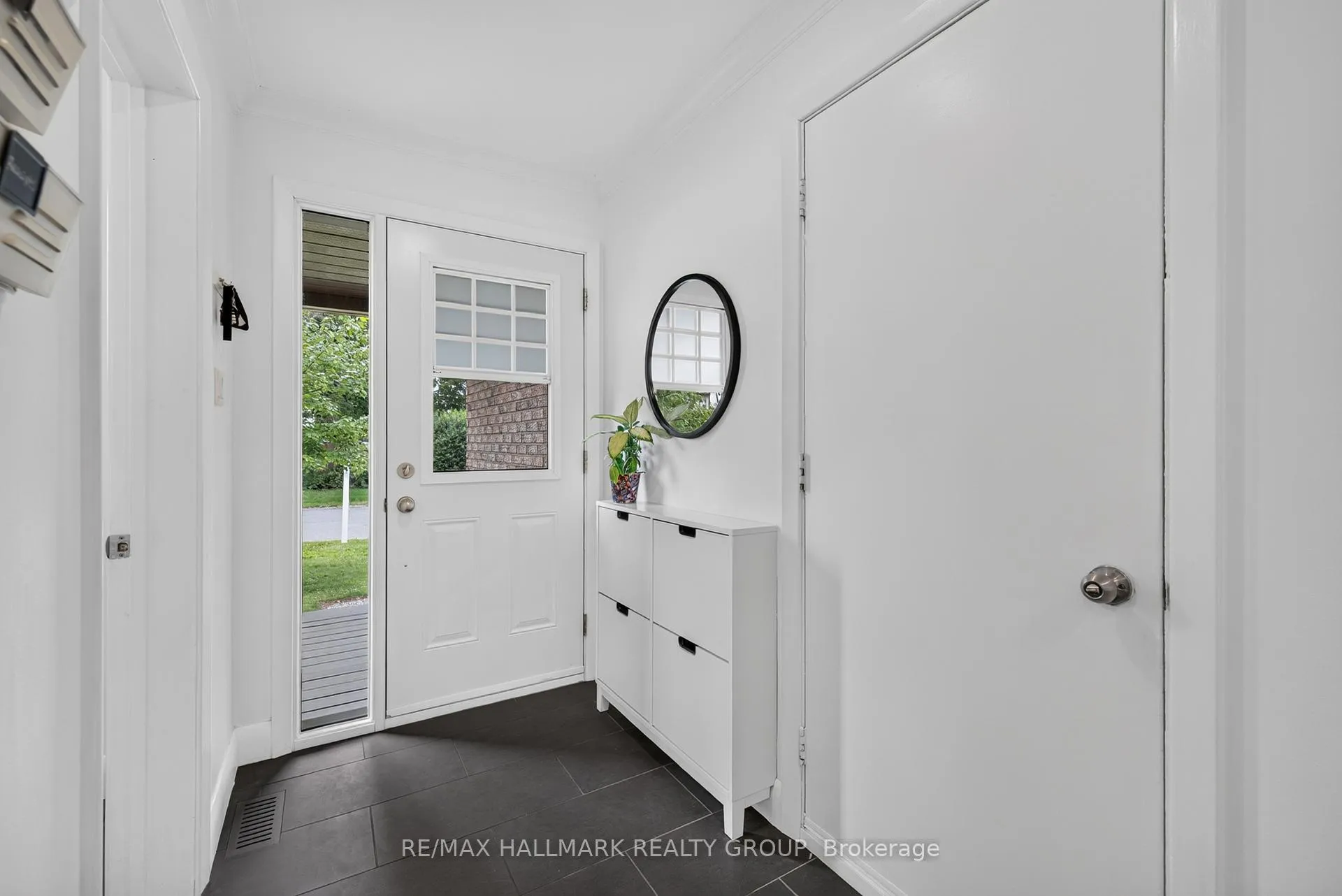 Photo 4 of 1797 Bromont Way, Ottawa, Chateauneuf — HOMEH