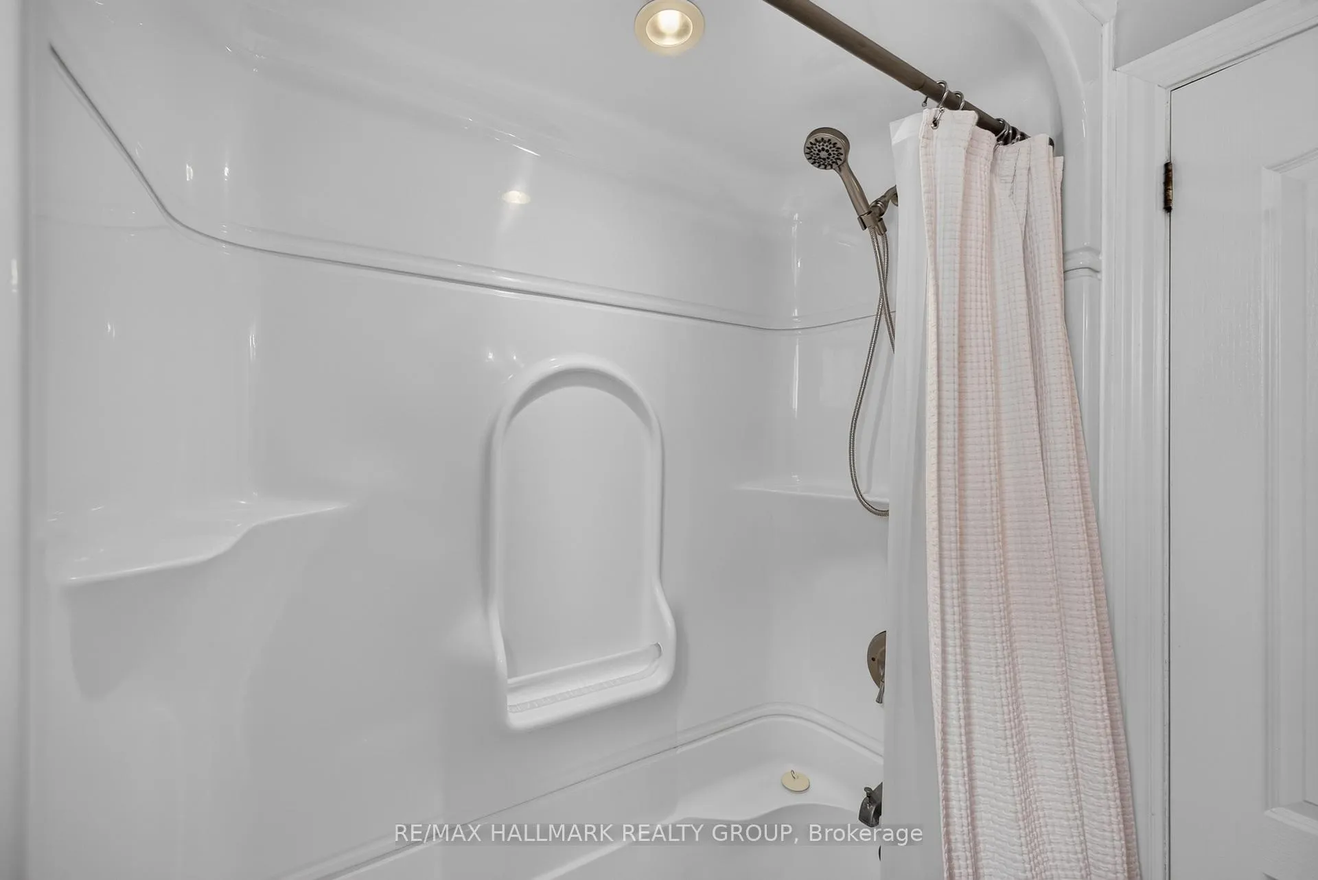 Photo 36 of 1797 Bromont Way, Ottawa, Chateauneuf — HOMEH