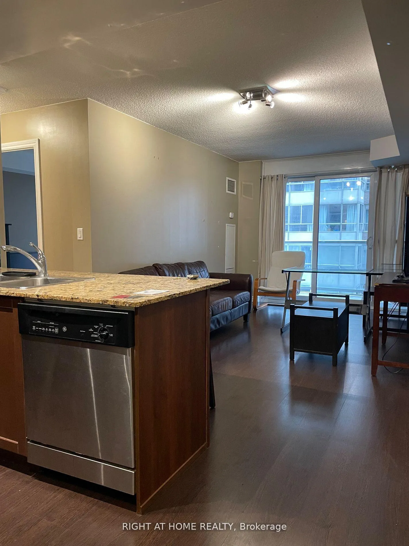 Photo 3 of Unit 807, 761 Bay Street, Toronto, Bay Street Corridor — HOMEH