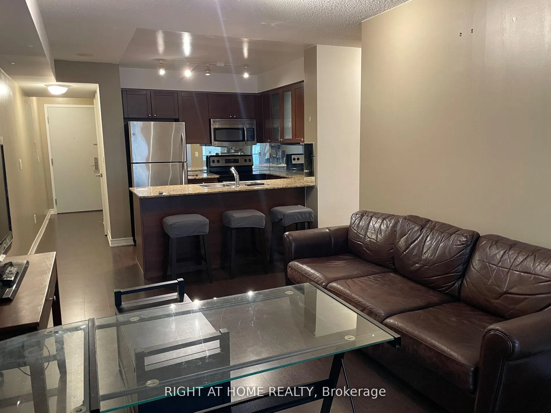 Photo 5 of Unit 807, 761 Bay Street, Toronto, Bay Street Corridor — HOMEH