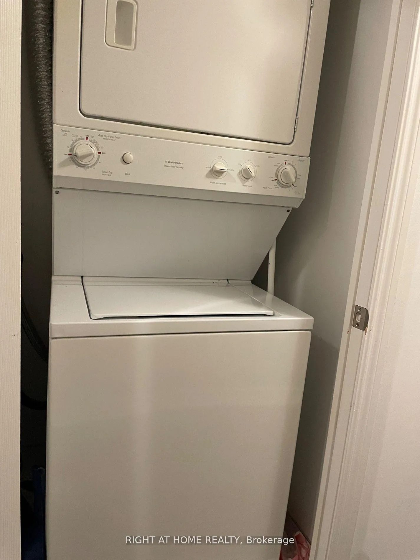 Photo 9 of Unit 807, 761 Bay Street, Toronto, Bay Street Corridor — HOMEH