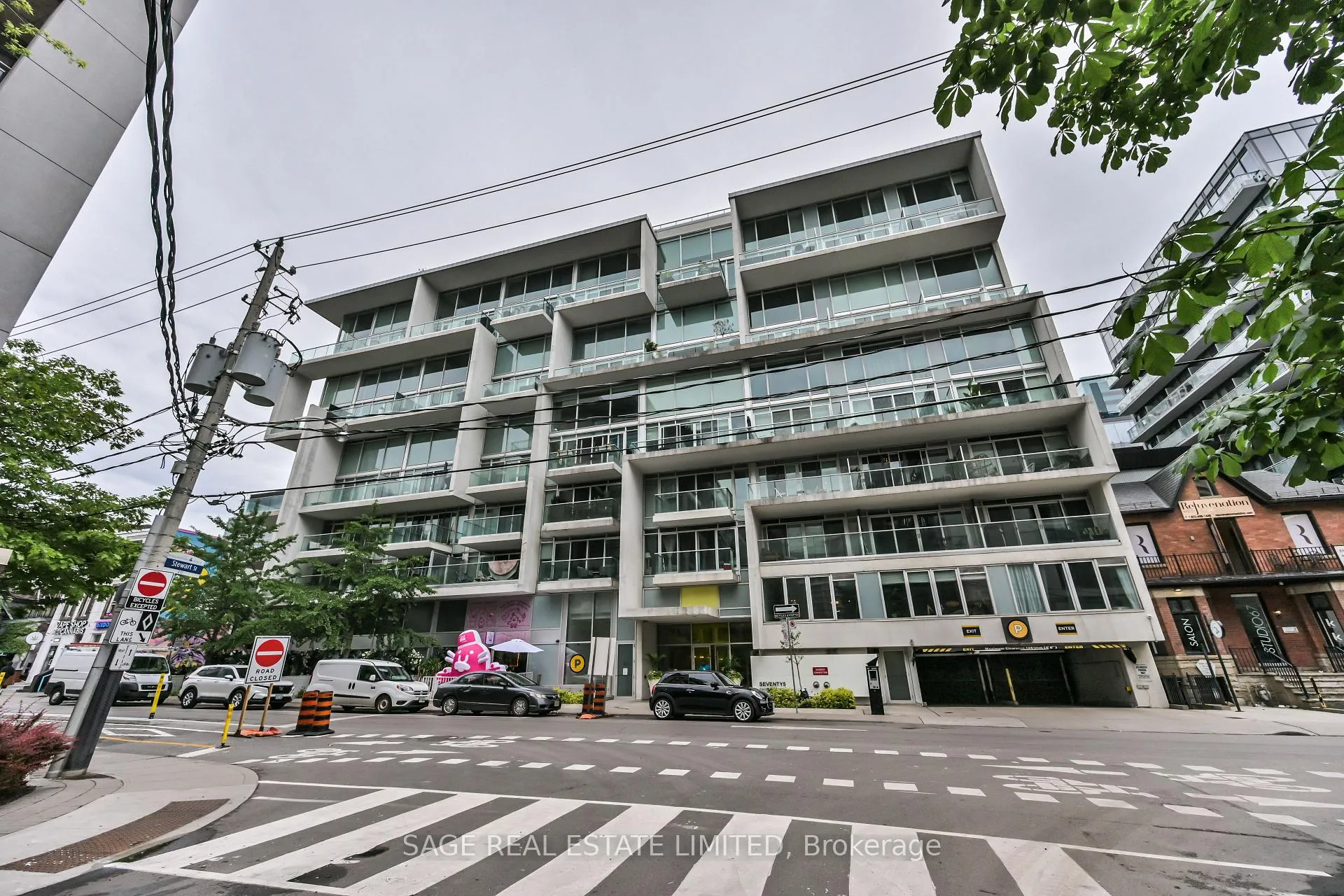 Front of Unit 806, 75 Portland Street