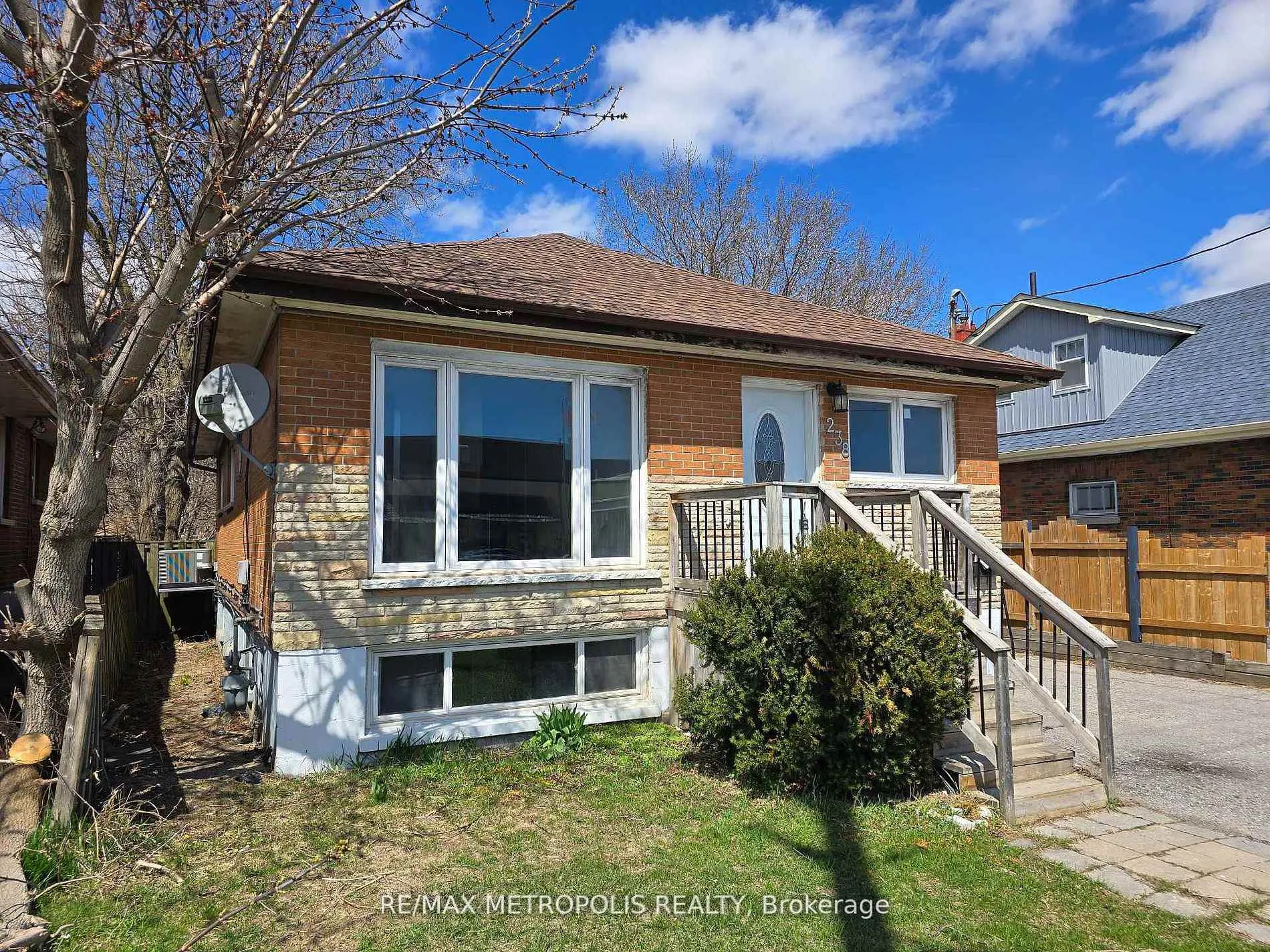 Photo 2 of 238 Toronto Avenue, Oshawa, Central — HOMEH