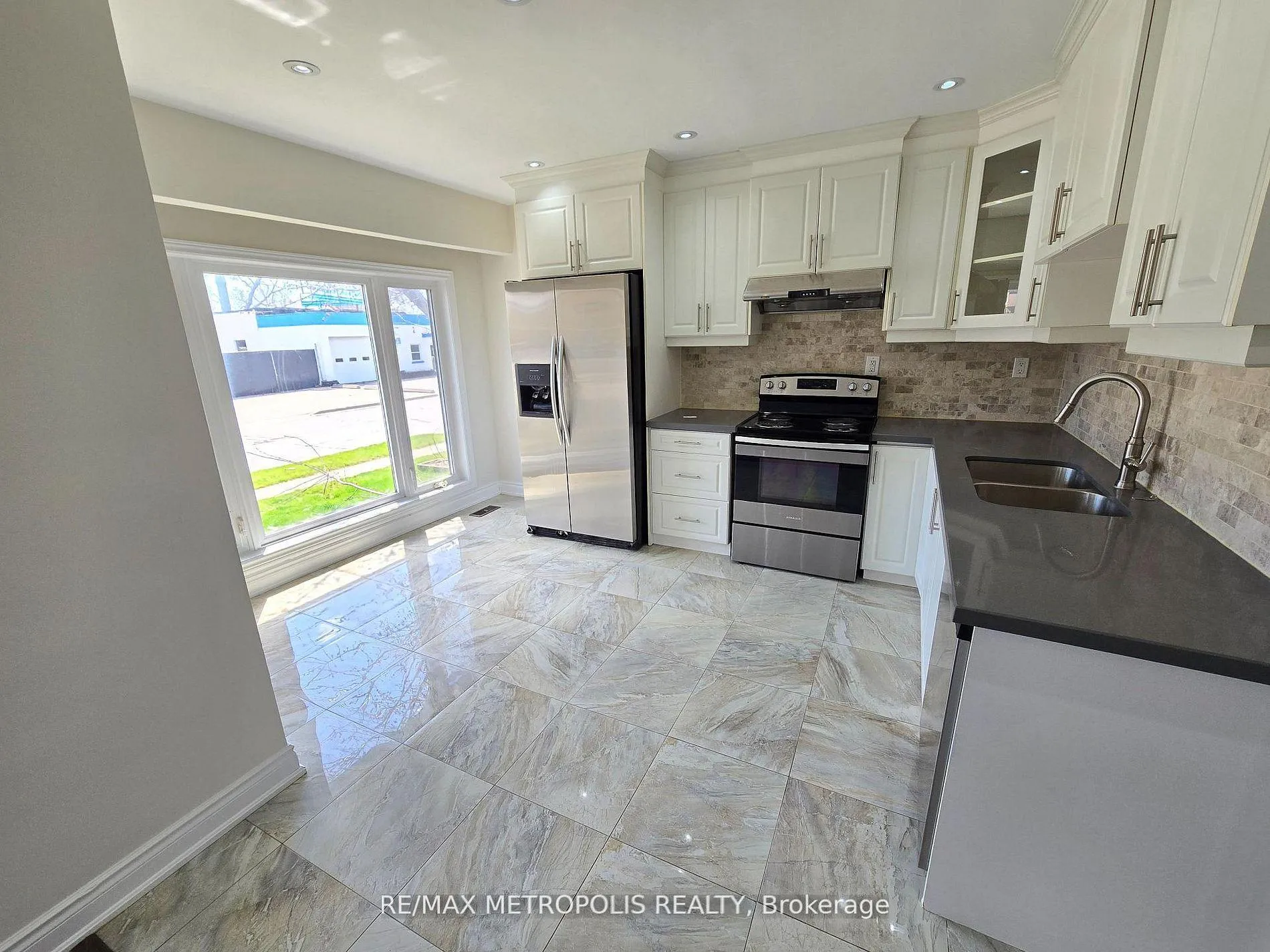 Photo 4 of 238 Toronto Avenue, Oshawa, Central — HOMEH