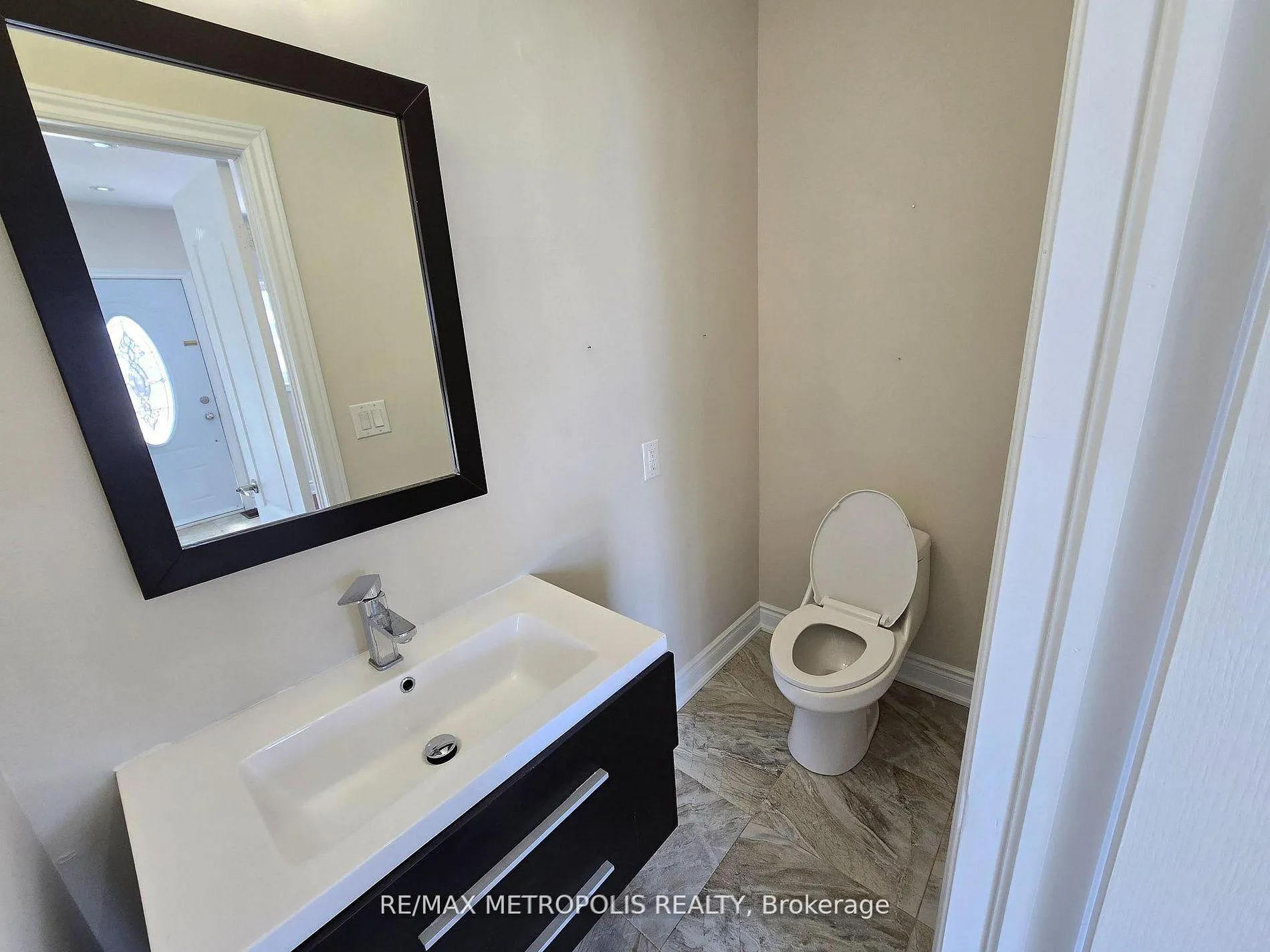 Photo 5 of 238 Toronto Avenue, Oshawa, Central — HOMEH