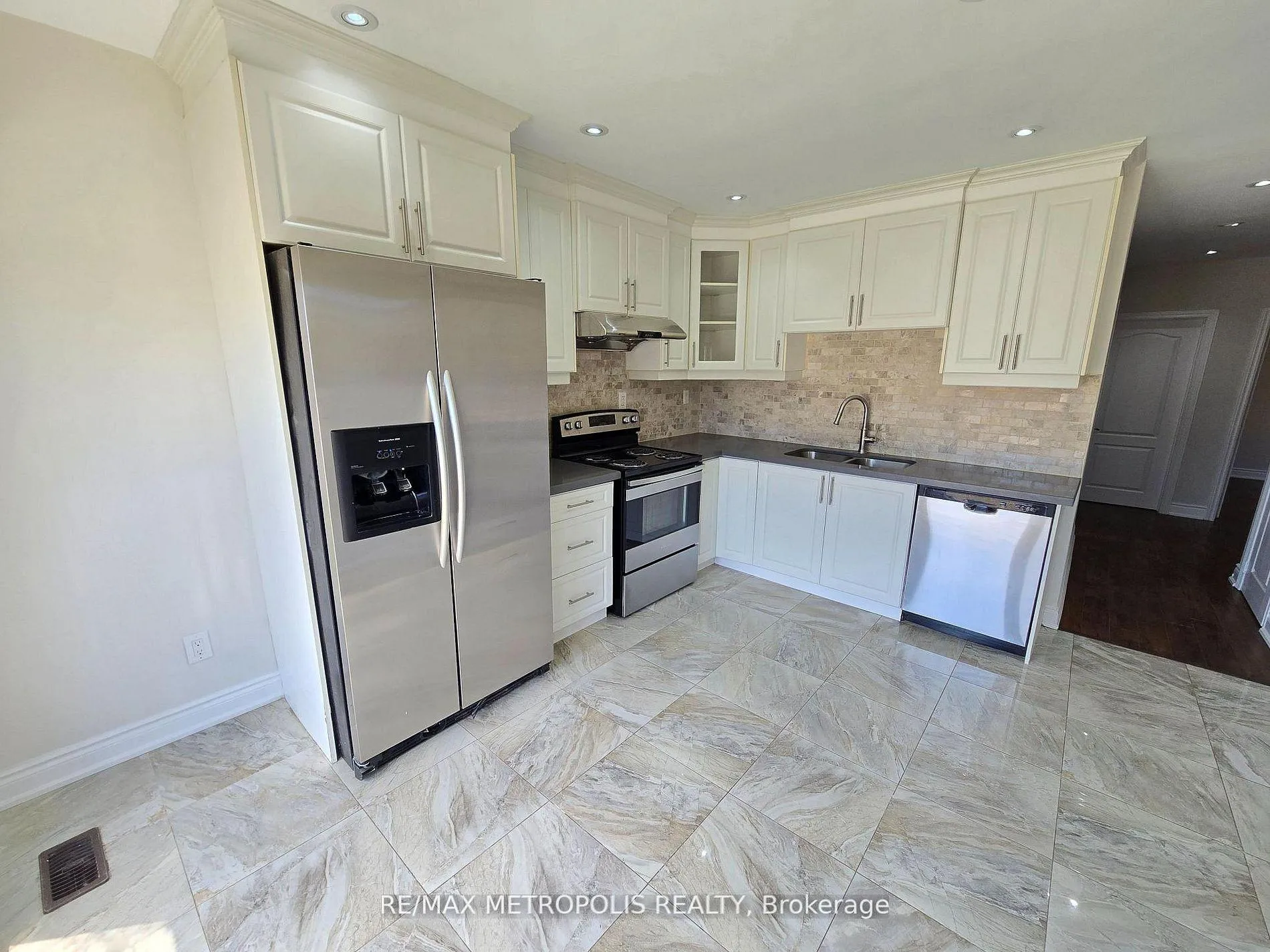 Photo 9 of 238 Toronto Avenue, Oshawa, Central — HOMEH