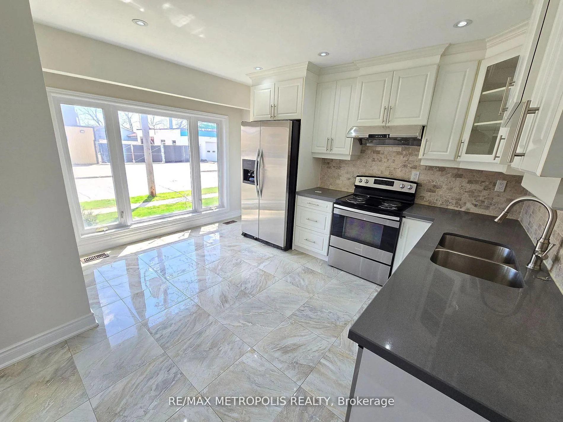 Photo 10 of 238 Toronto Avenue, Oshawa, Central — HOMEH