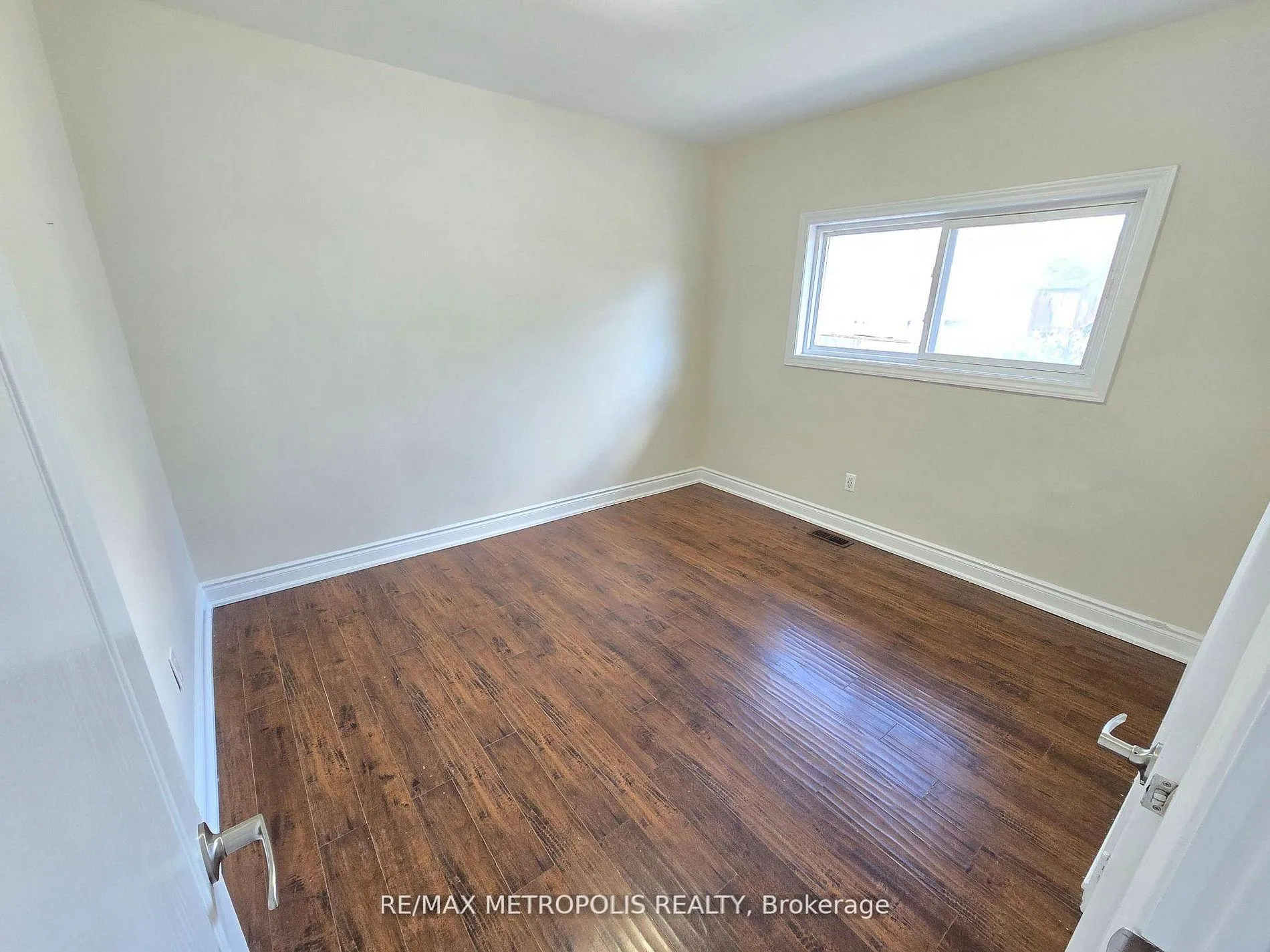 Photo 11 of 238 Toronto Avenue, Oshawa, Central — HOMEH