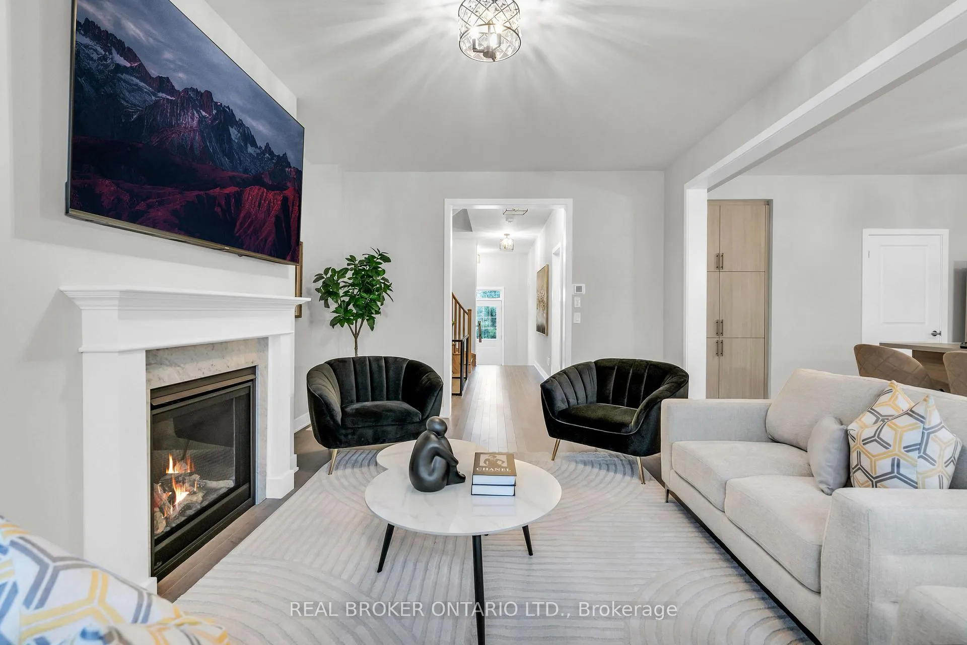Photo 7 of 1058 Thompson Drive, Oshawa, Kedron — HOMEH
