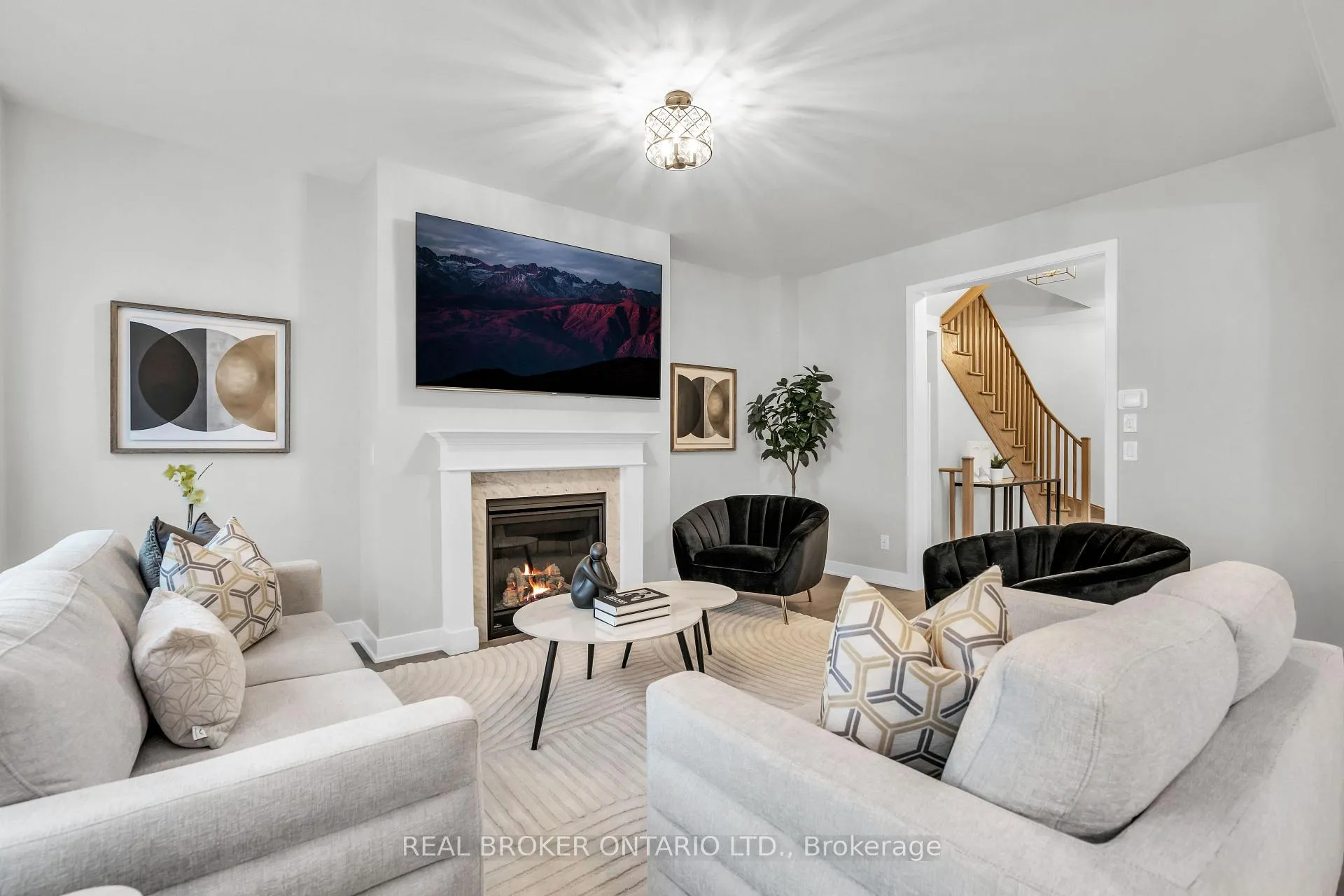 Photo 8 of 1058 Thompson Drive, Oshawa, Kedron — HOMEH