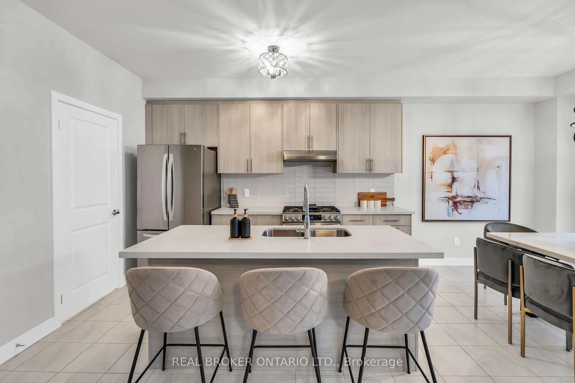Photo 11 of 1058 Thompson Drive, Oshawa, Kedron — HOMEH