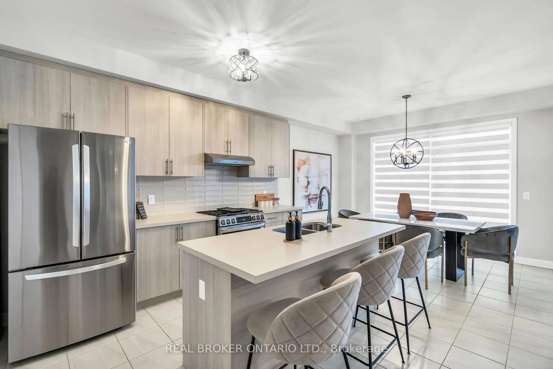 Photo 12 of 1058 Thompson Drive, Oshawa, Kedron — HOMEH
