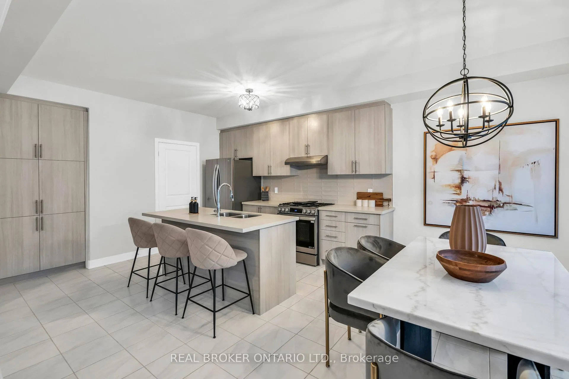 Photo 13 of 1058 Thompson Drive, Oshawa, Kedron — HOMEH