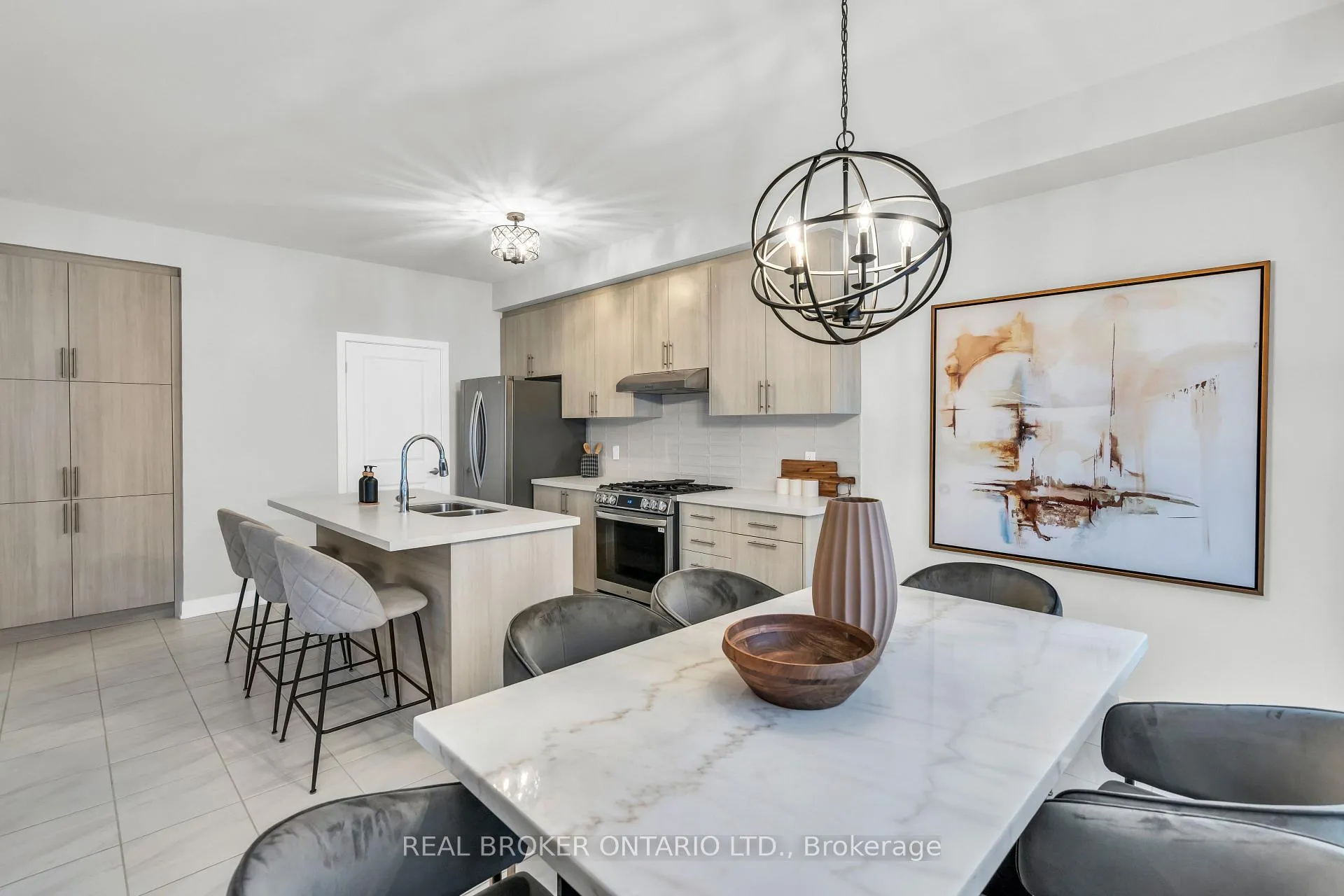 Photo 14 of 1058 Thompson Drive, Oshawa, Kedron — HOMEH