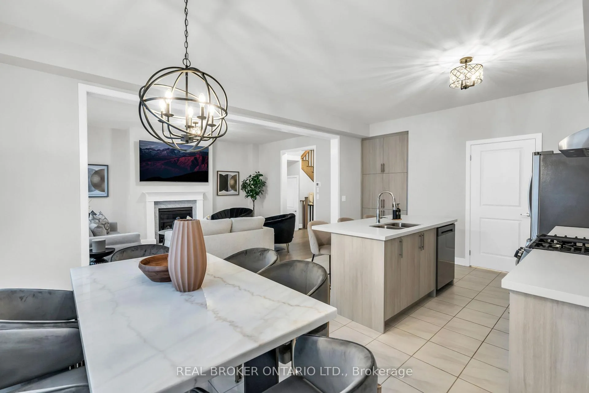 Photo 15 of 1058 Thompson Drive, Oshawa, Kedron — HOMEH
