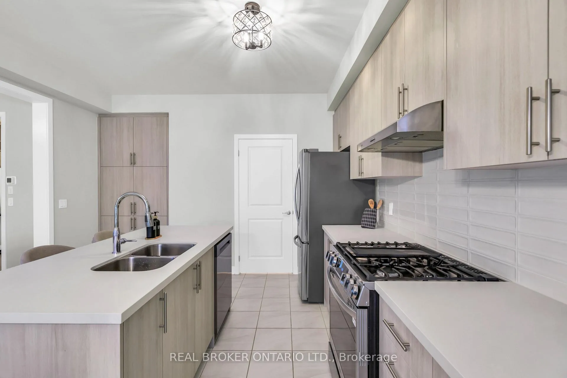 Photo 17 of 1058 Thompson Drive, Oshawa, Kedron — HOMEH
