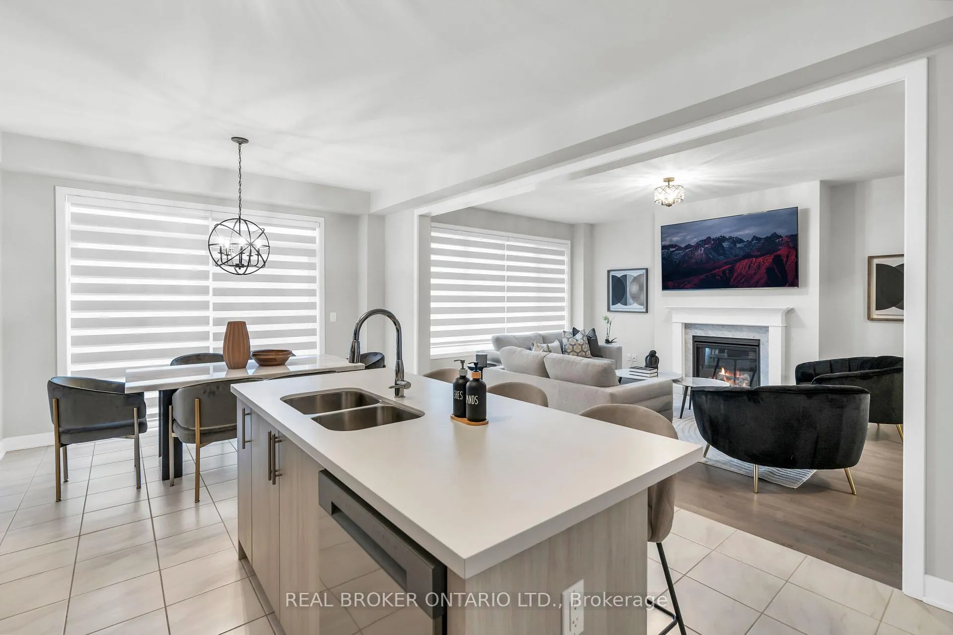 Photo 18 of 1058 Thompson Drive, Oshawa, Kedron — HOMEH