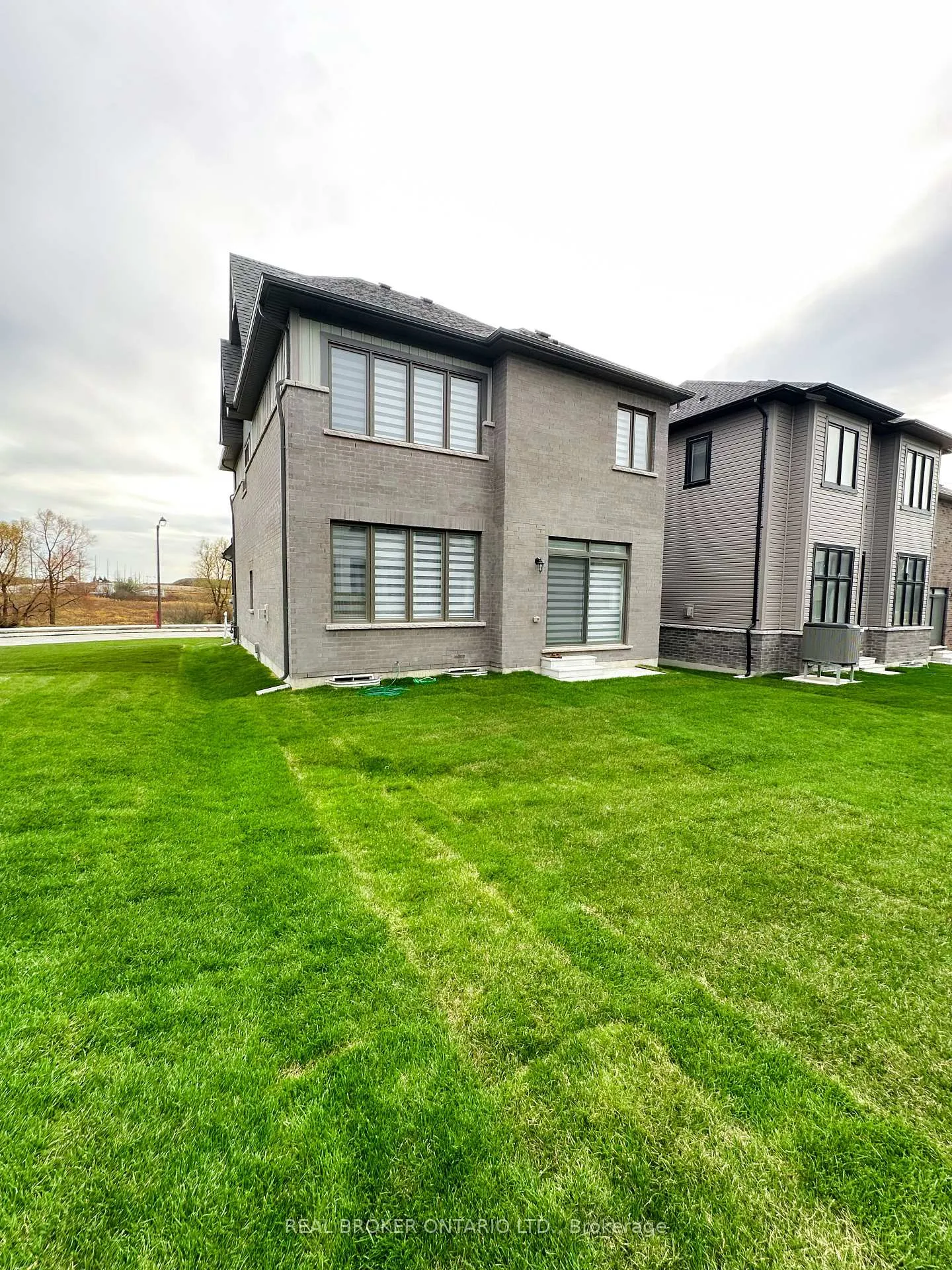 Photo 39 of 1058 Thompson Drive, Oshawa, Kedron — HOMEH
