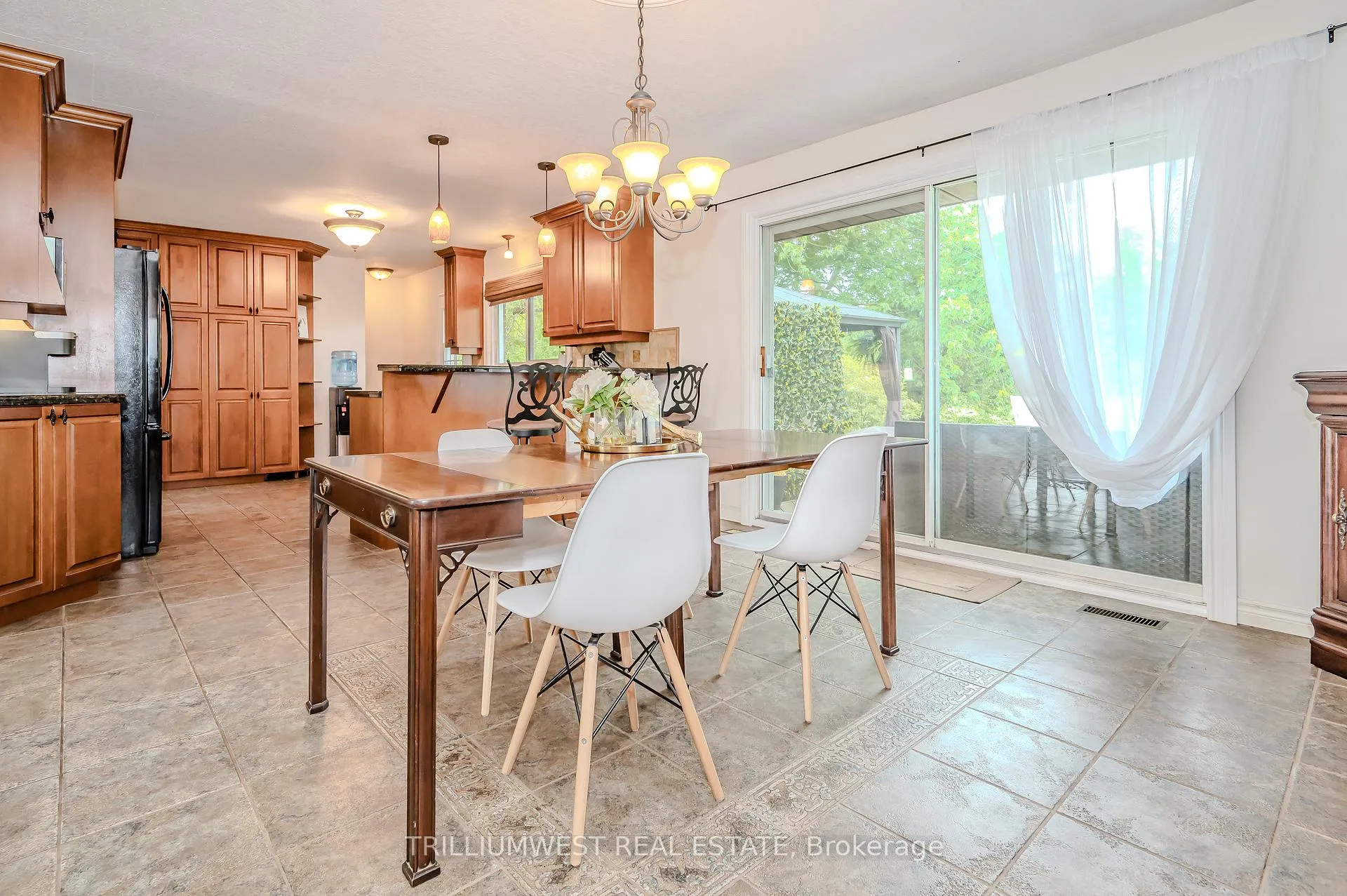 Photo 10 of 659 Concession 5 Road W, Hamilton, Waterdown — HOMEH