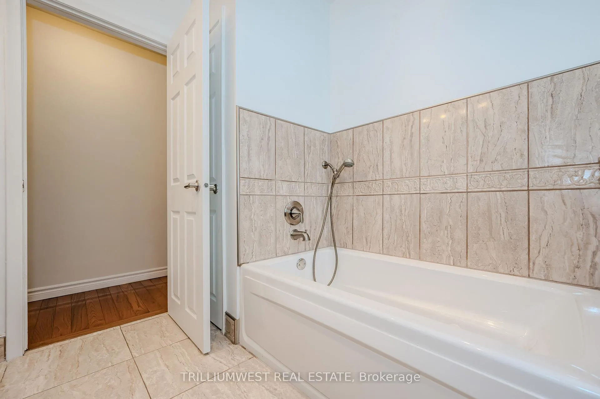 Photo 19 of 659 Concession 5 Road W, Hamilton, Waterdown — HOMEH