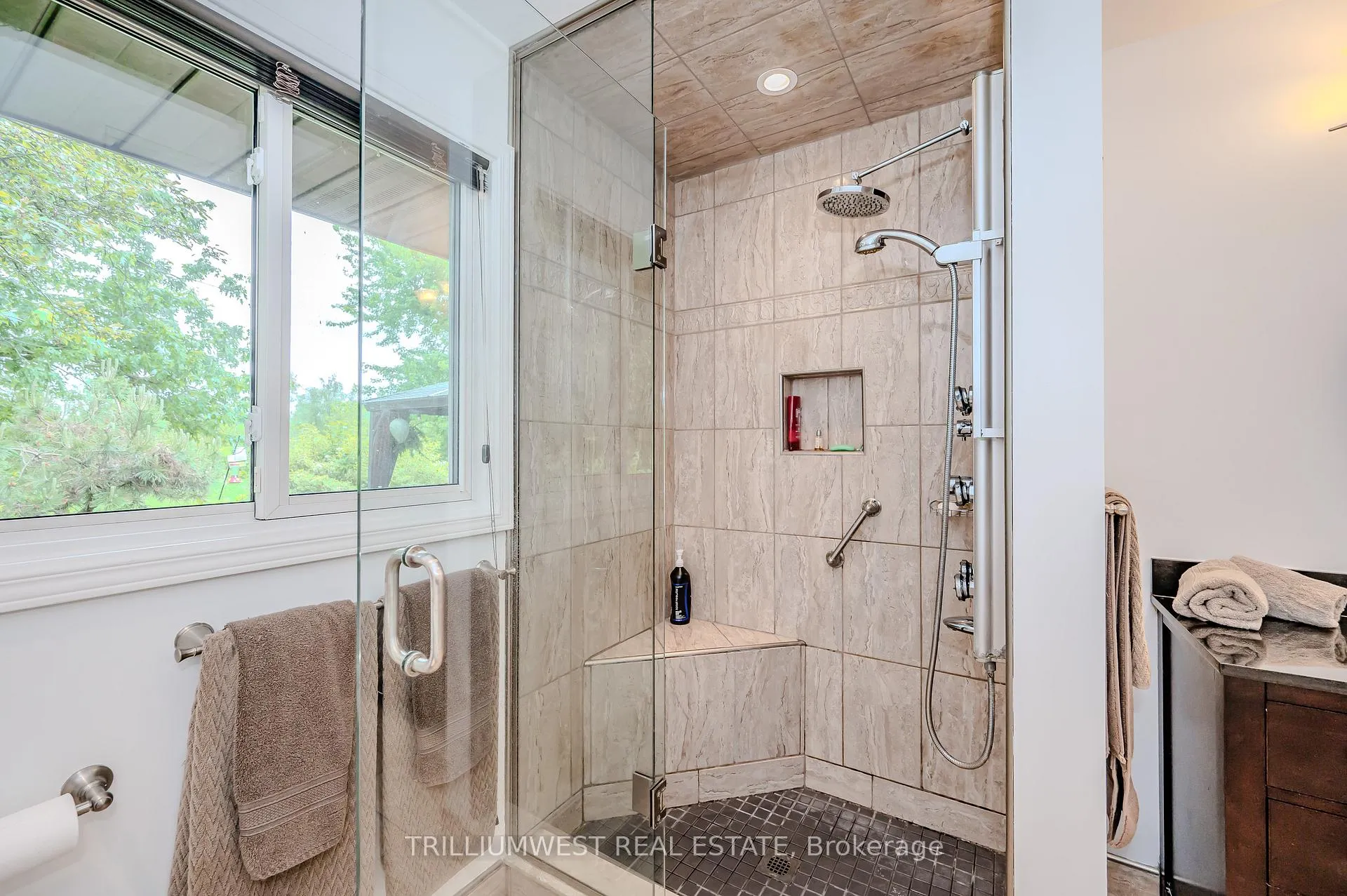 Photo 20 of 659 Concession 5 Road W, Hamilton, Waterdown — HOMEH