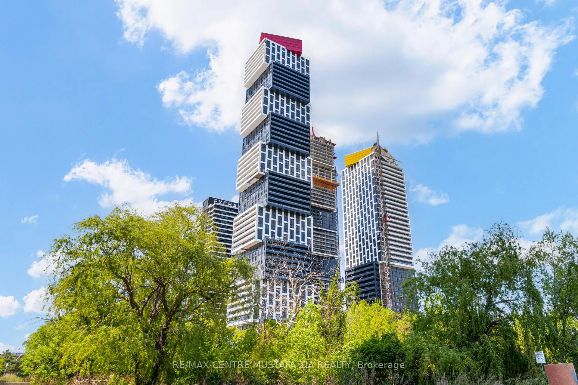 Photo 2 of Unit 1301, 4015 The Exchange, Mississauga, City Centre — HOMEH